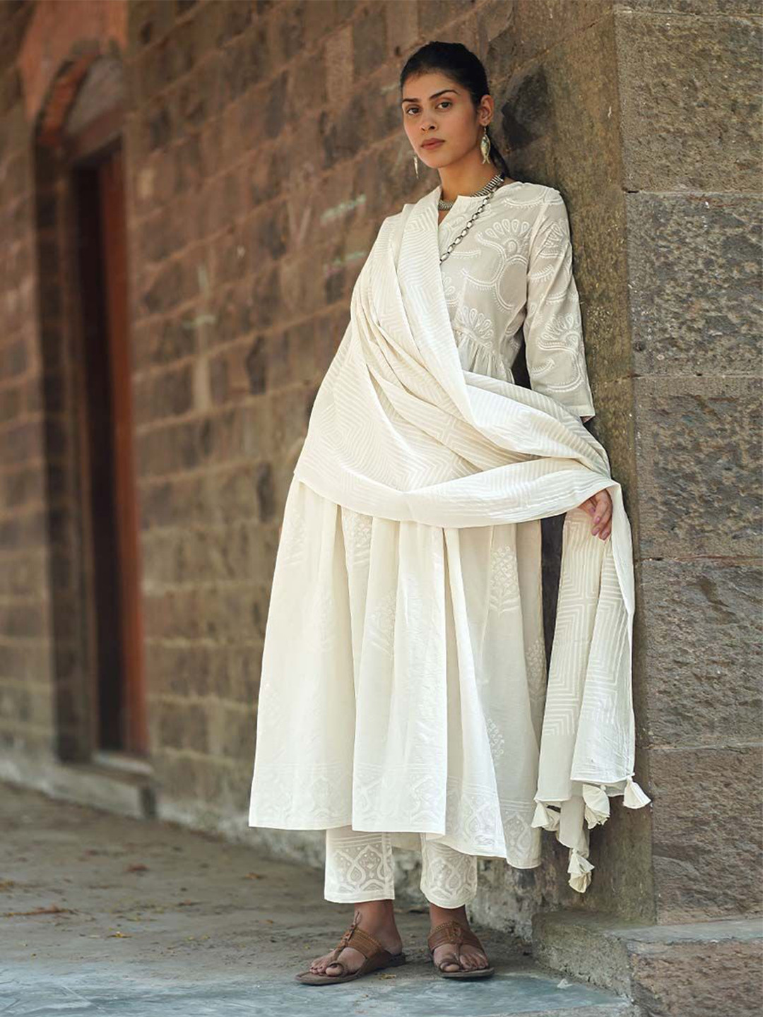 Chidiyaa Safed Swans Breath Geometric Block Printed Pure Cotton Dupatta