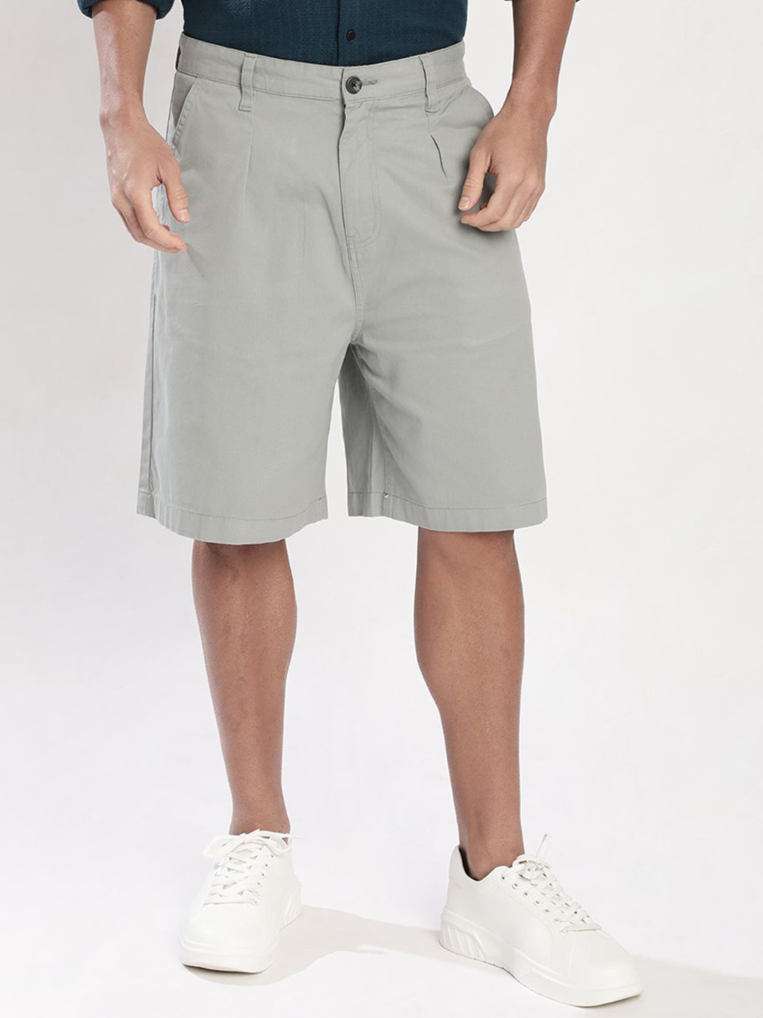 Bene Kleed Men Baggy Fit Pleated Cotton Chino Shorts