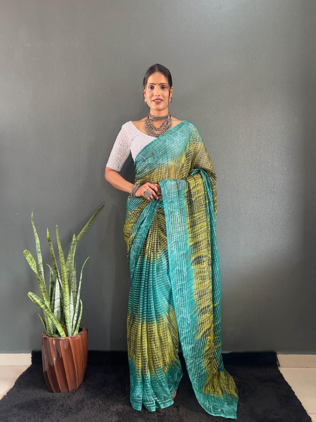 AQUILIQ Green Ombre printed saree with solid border And Chikan Kari blouse Piece