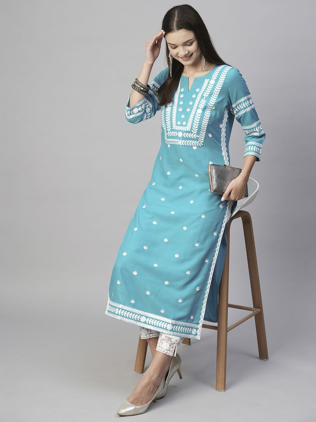 CELEUM Women Floral Embroidered Chikankari Straight Kurta