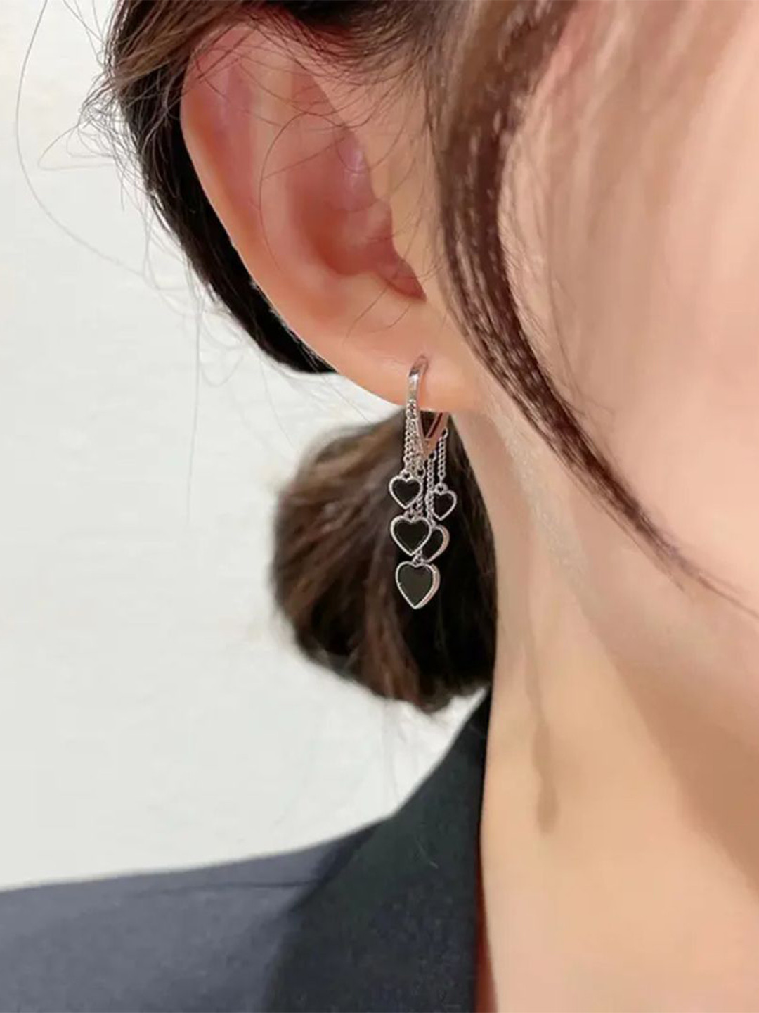 Estailo fashion Silver-Plated Short Chain Heart Shaped Artificial Stone Drop Earrings