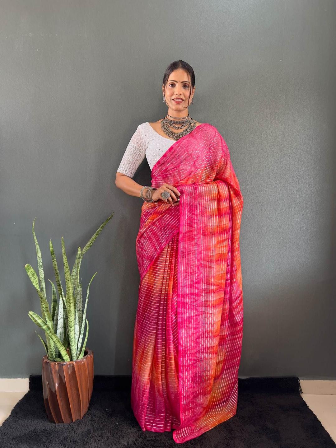 AQUILIQ Pink Ombre printed saree with solid border And Chikan Kari blouse Piece