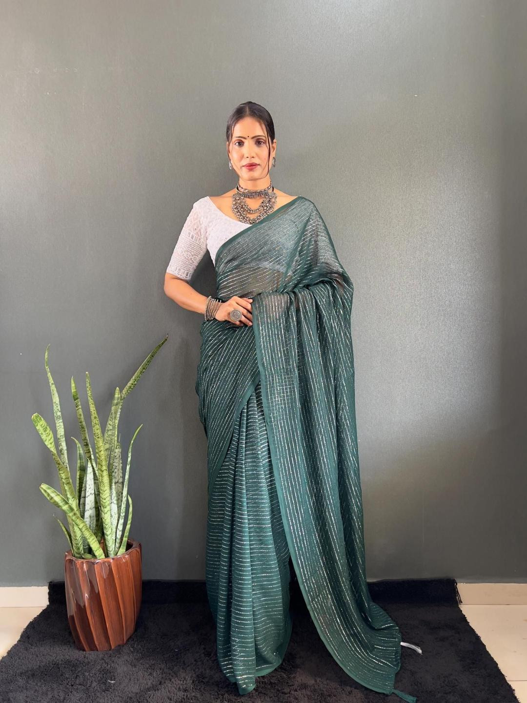 AQUILIQ Green Ombre printed saree with solid border And Chikan Kari blouse Piece