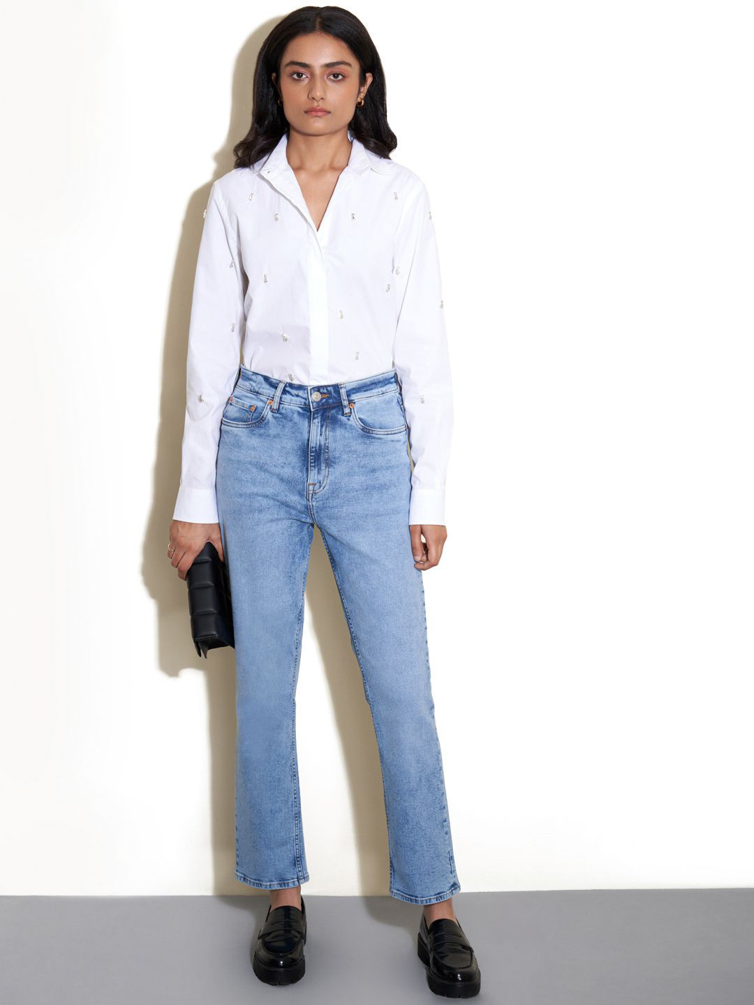 Jolene.club Women Straight Fit Mid-Rise Clean Look Heavy Fade Stretchable Jeans