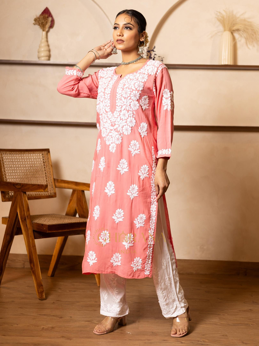 GHARANA INDIA Floral Embroidered Thread Work Notch Neck Straight Kurta