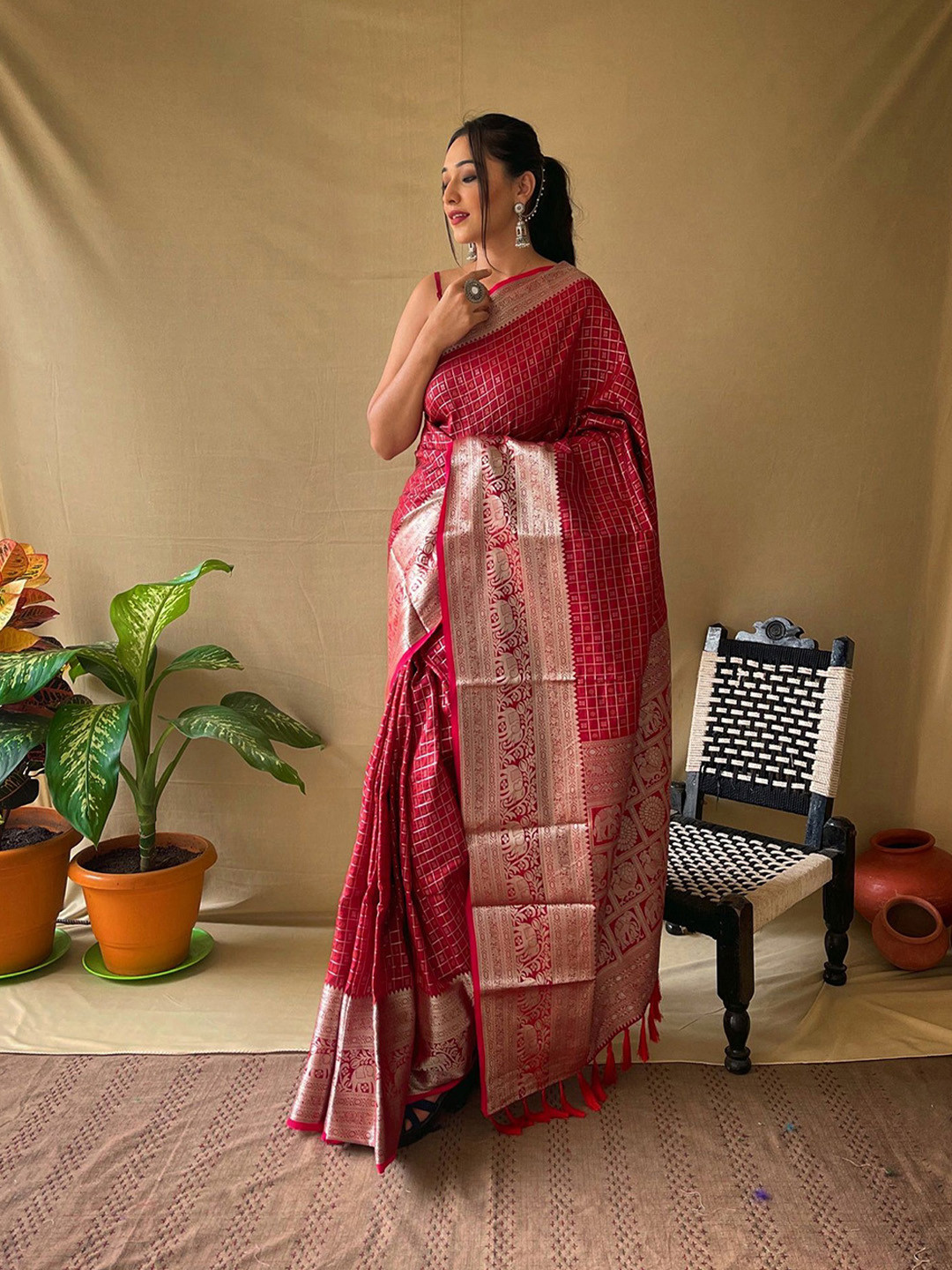 MORDEN MUSE Woven Design Checks Warli Zari Saree With Unstitched Blouse