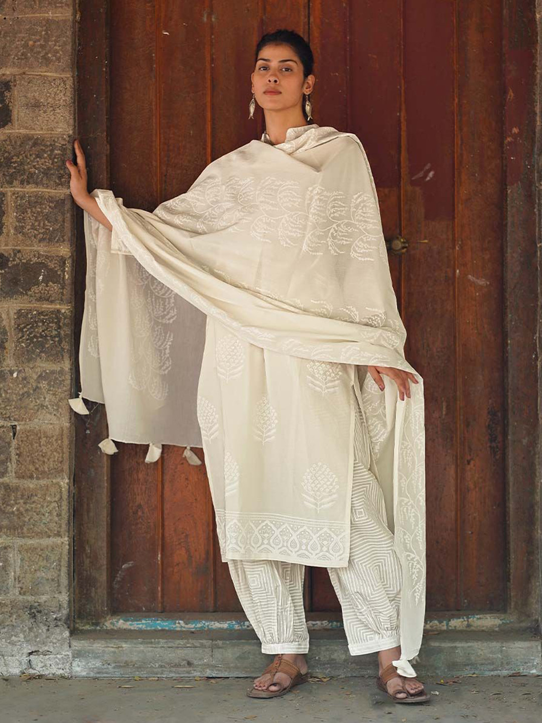 Chidiyaa Safed Ashen Lace Ethnic Motifs Block Printed Pure Cotton Dupatta