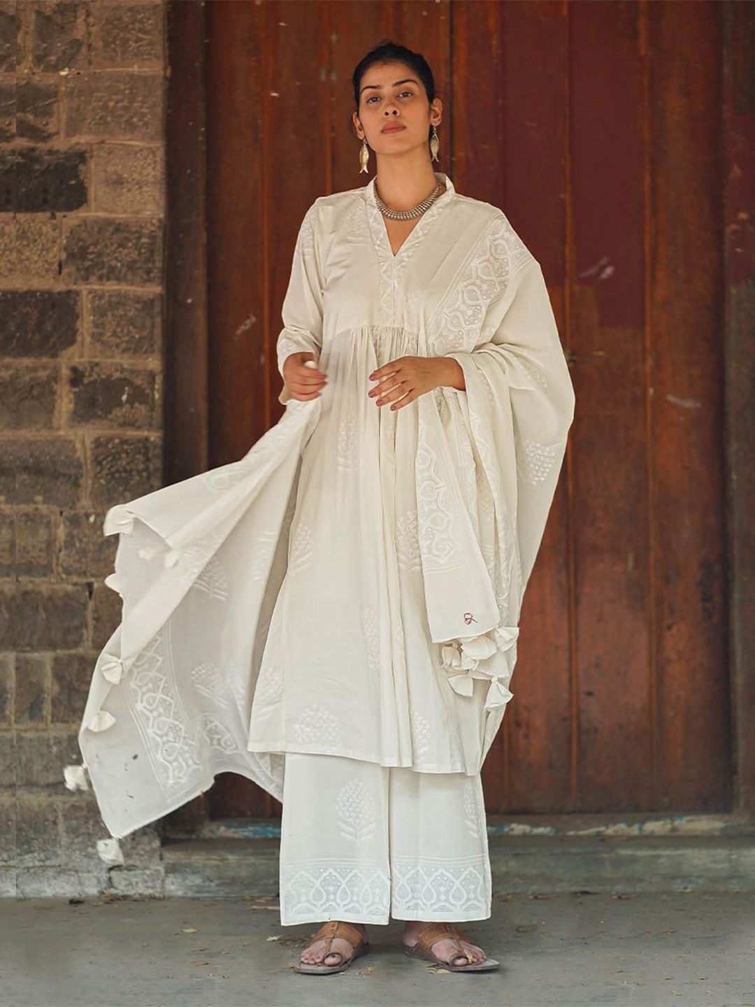 Chidiyaa Safed Feather Tide Ethnic Motifs Block Printed Pure Cotton Dupatta