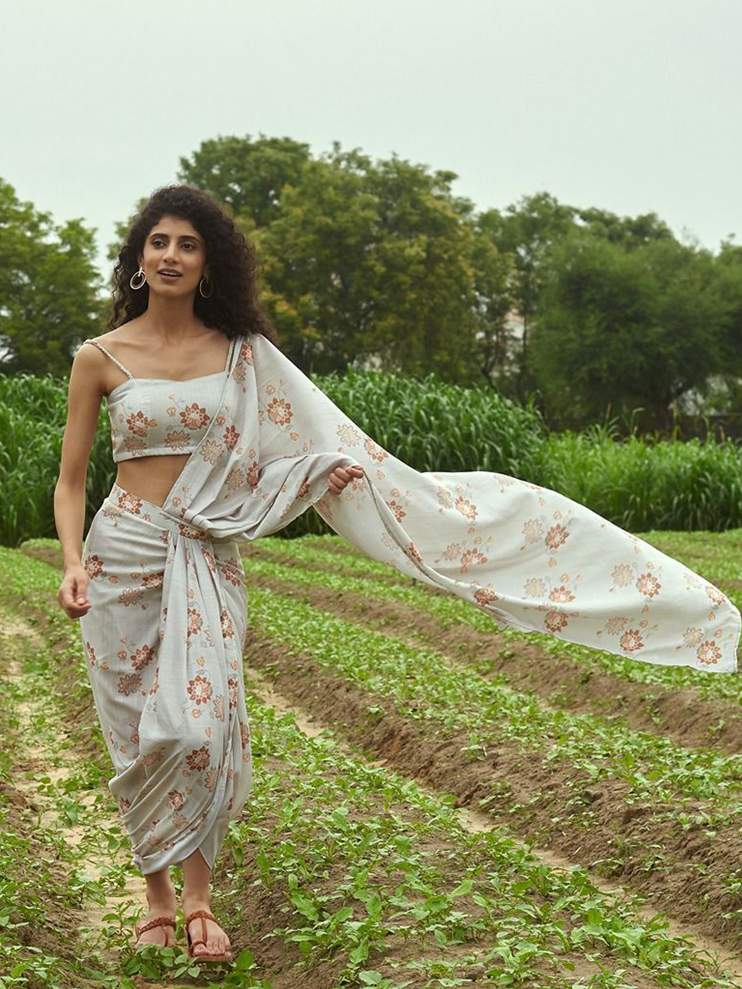 Pasha Monsoon Floral Printed Lungi Saree & Bralette Set