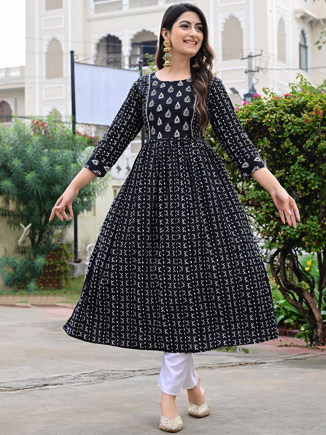 DARGU Ethnic Motifs Printed Gotta Patti Round Neck Anarkali Kurta