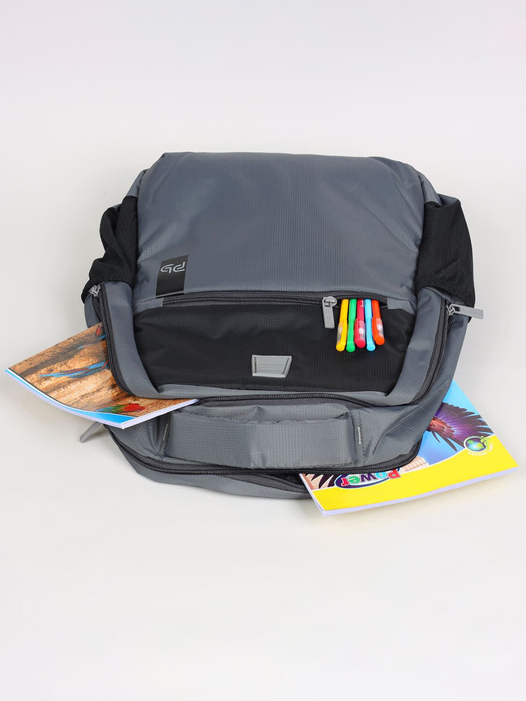 PB Pearlbags Men Colourblocked Backpack