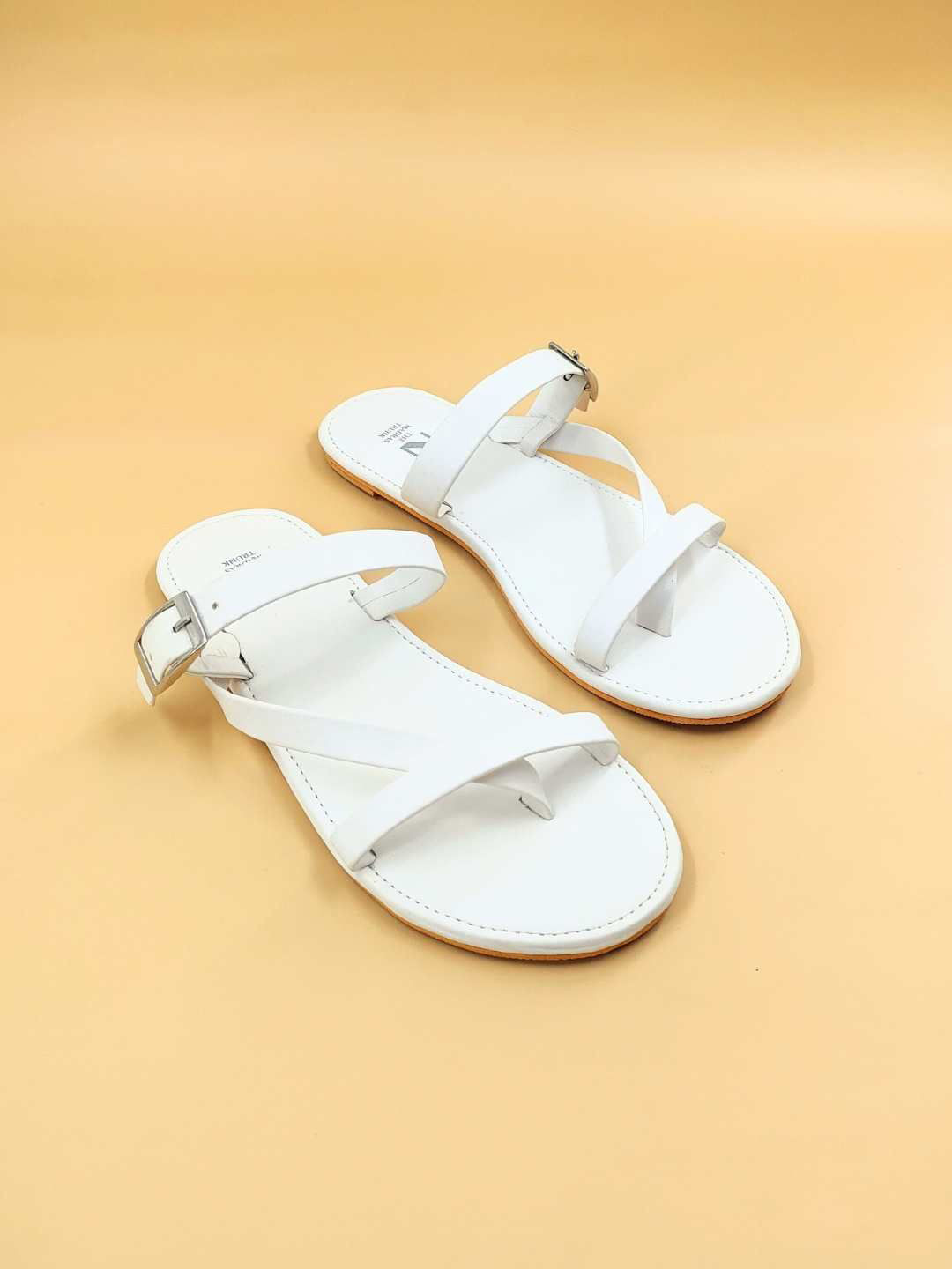 THE MADRAS TRUNK Women Solid Velcro One Toe Flats