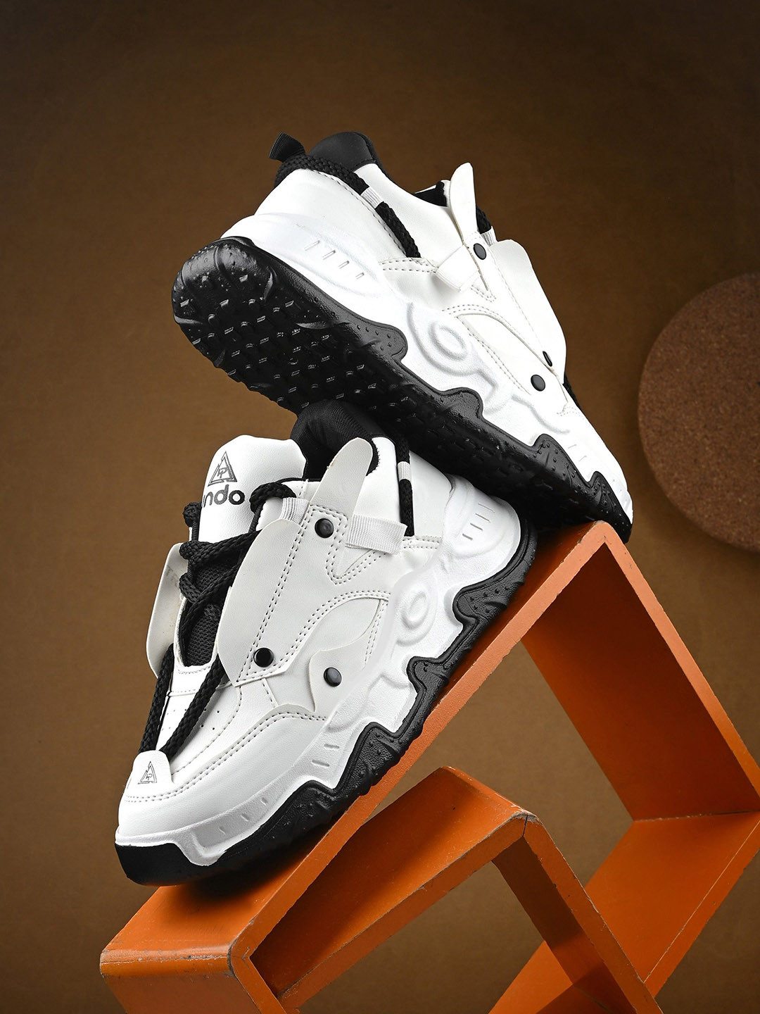 Hundo P Men Solid Lace-Up Regular Sneakers