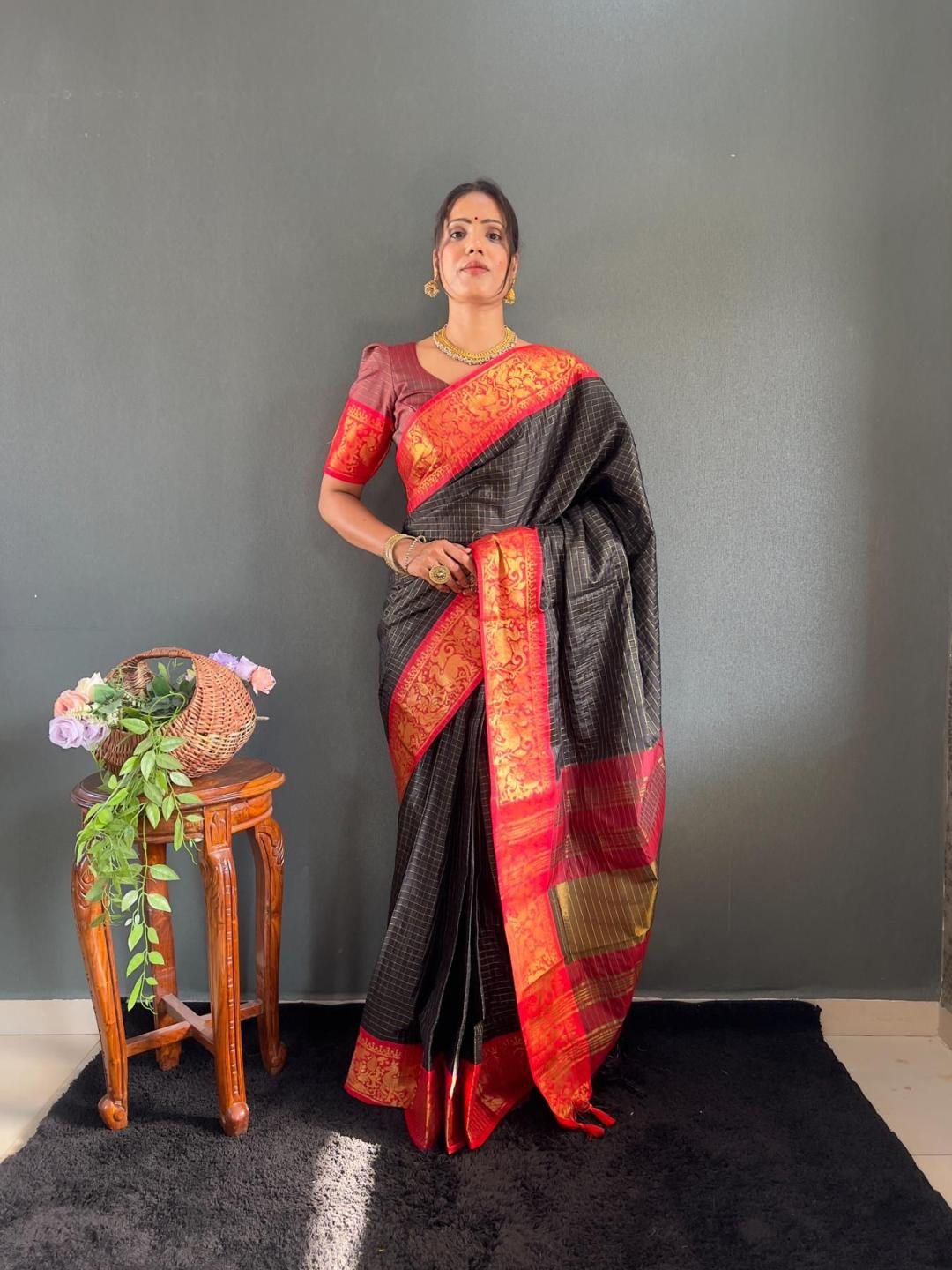 AQUILIQ Red Art Silk Woven Design Sarees