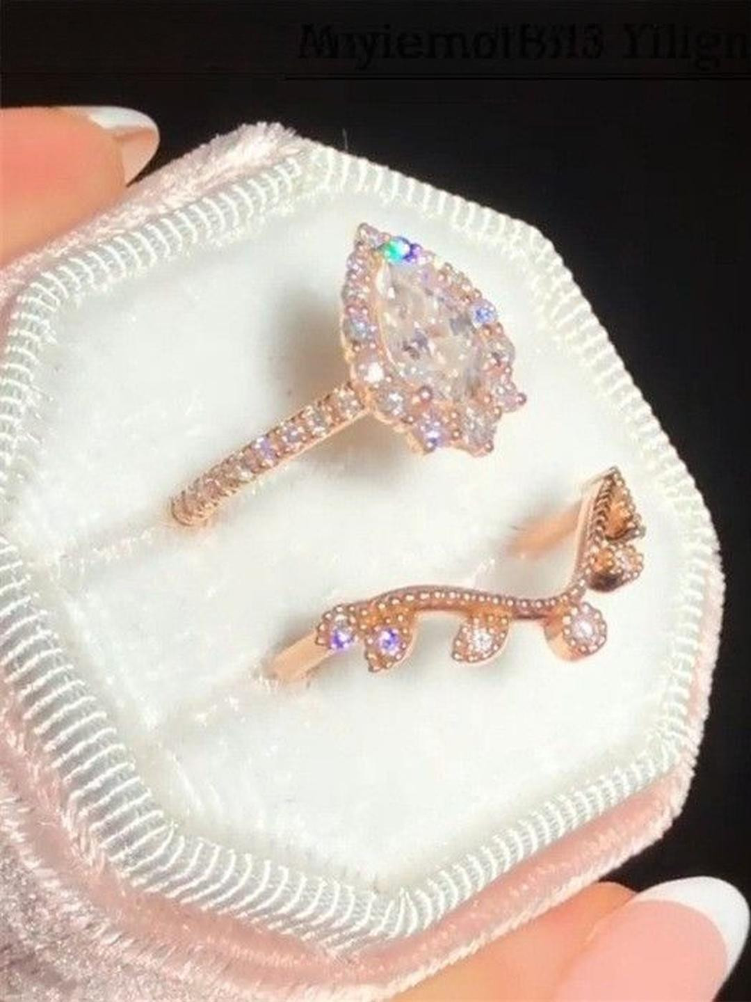 Arzonai Gold-Toned Drop-Shaped Crown Ring