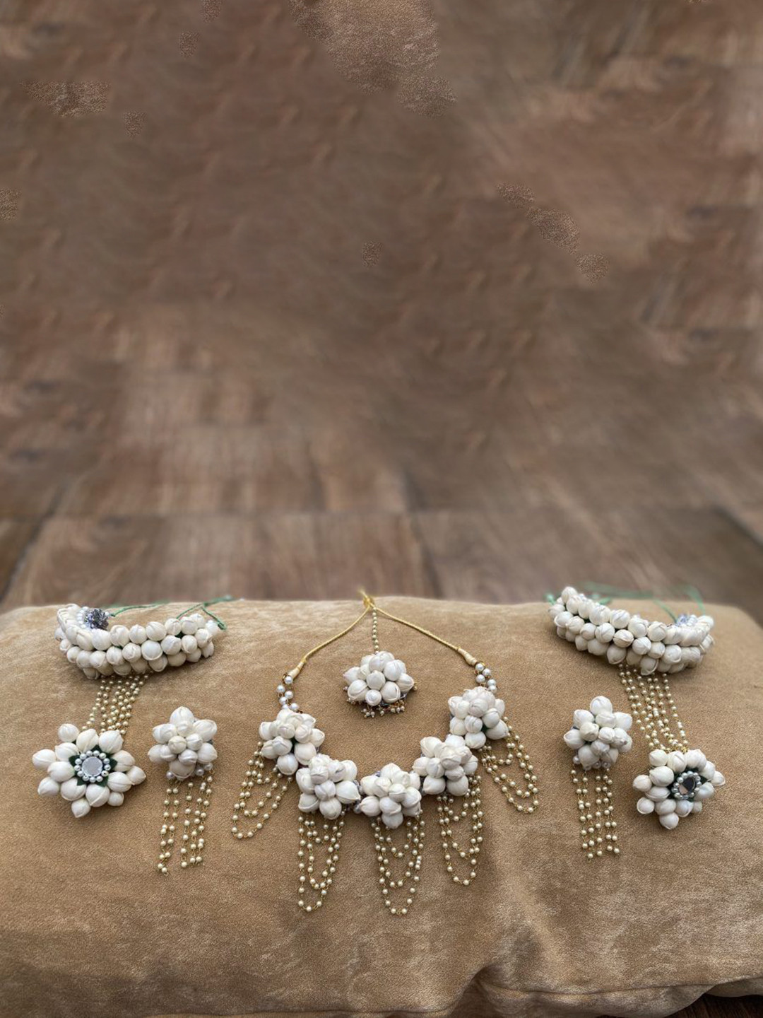Flosaira Mogra-e-Mehek Jewellery Set