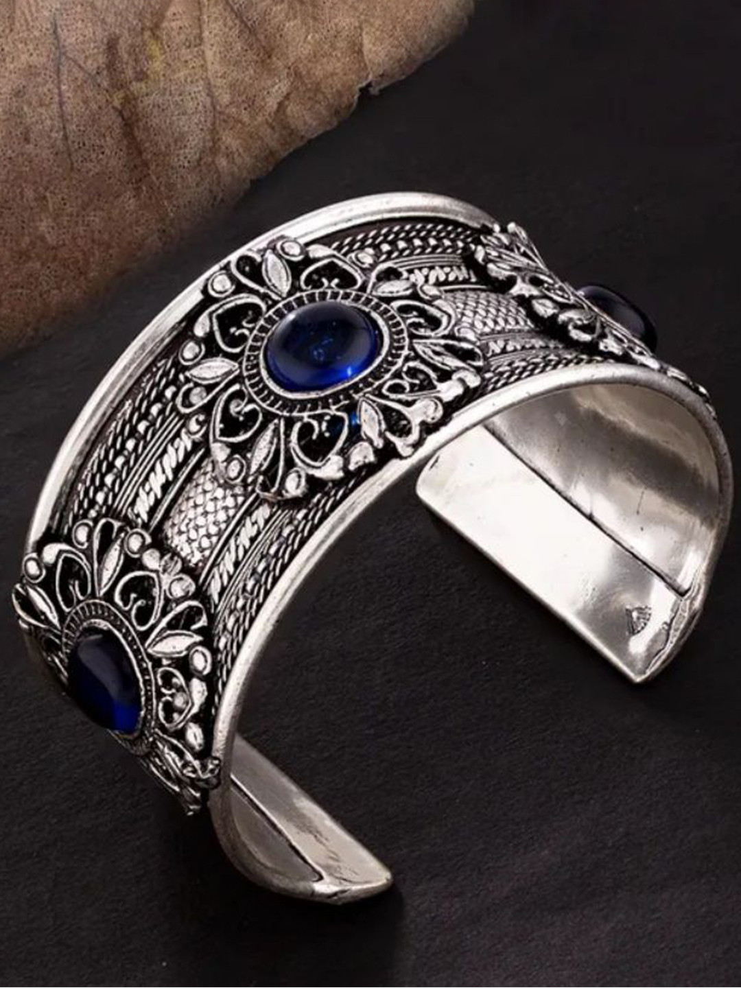 SANAA CREATIONS Unisex Brass Antique Silver-Plated Bangle-Style Bracelet