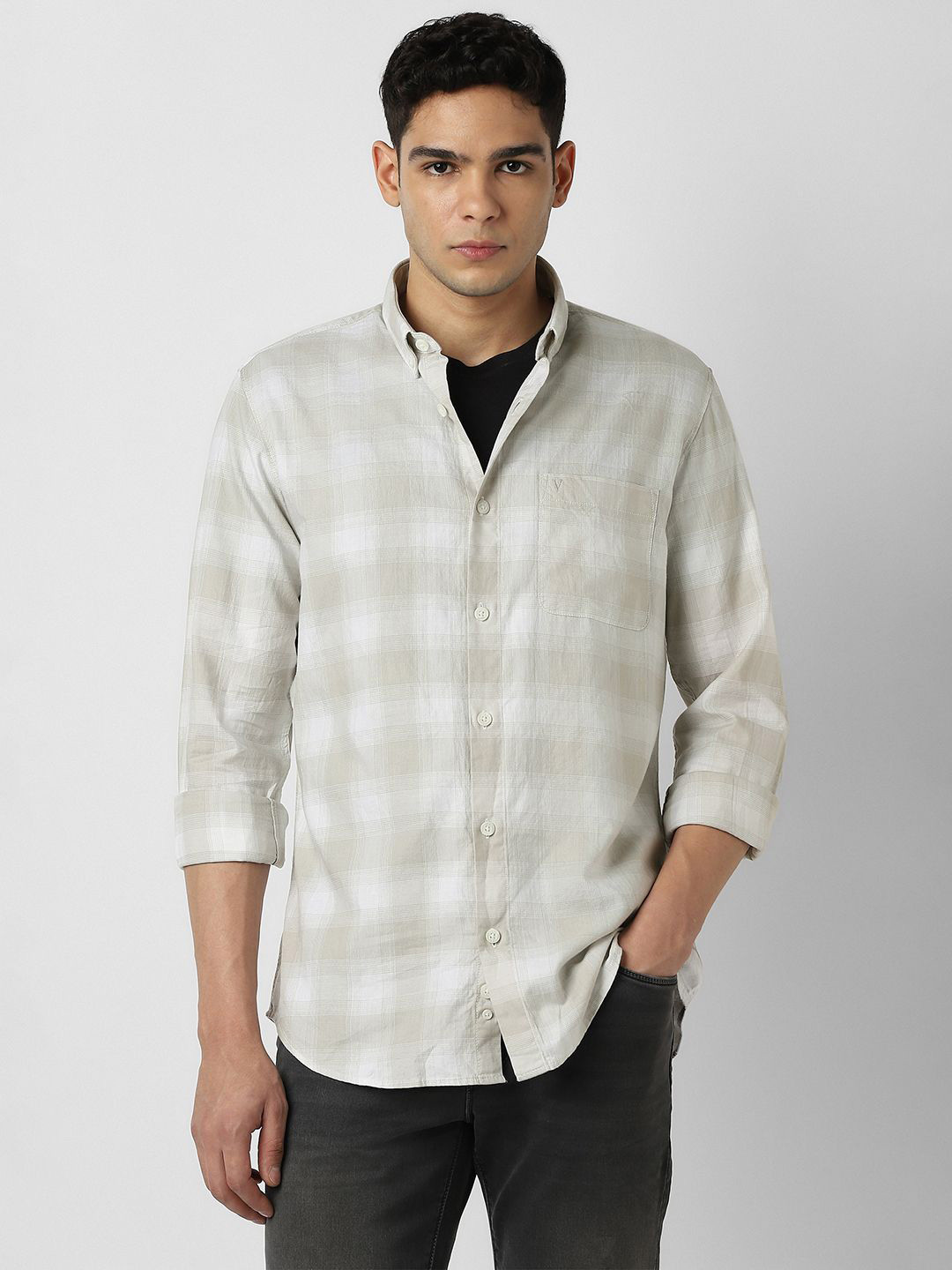 VAN HEUSEN DENIM LABS Men  Spread Coller Relexed Fit Checked Casual Shirt