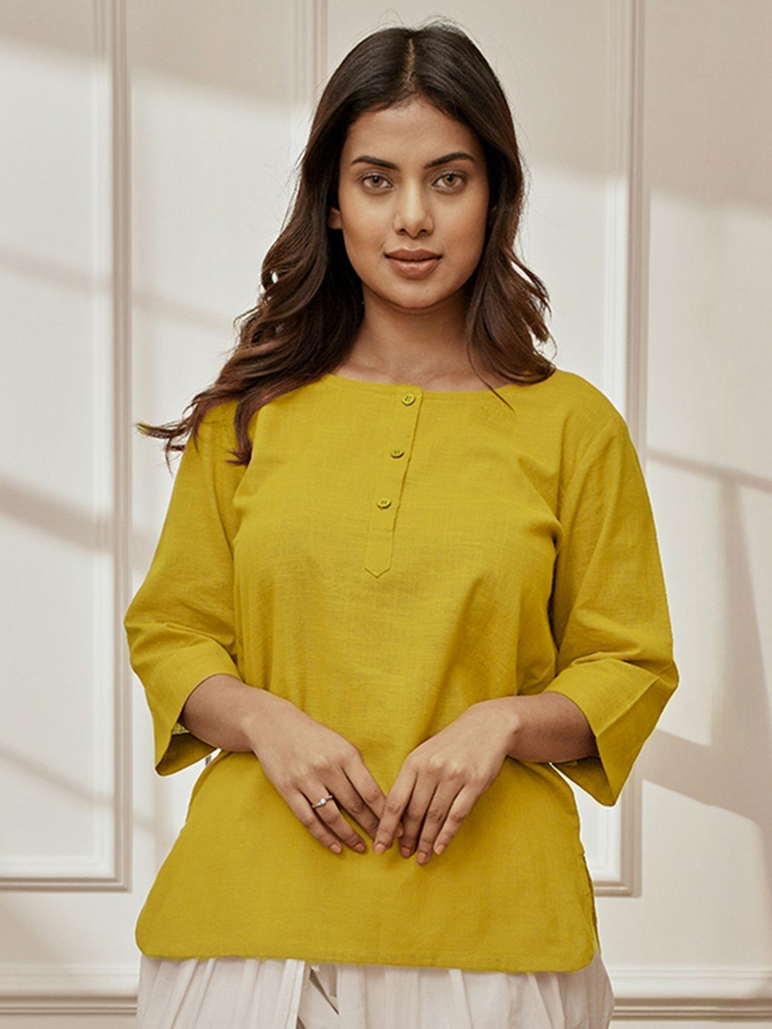 VASTRAMAY Round Neck Cambric Cotton Straight Kurta