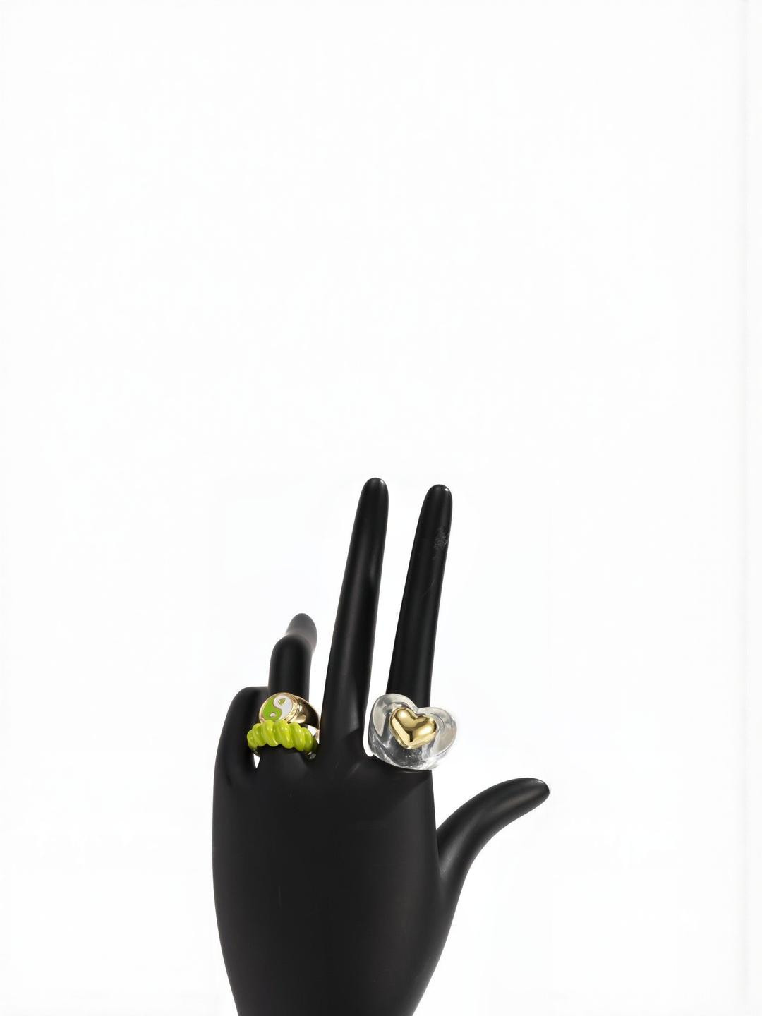 Arzonai Green Tai Chi Thread Heart-Shaped Metal Ring