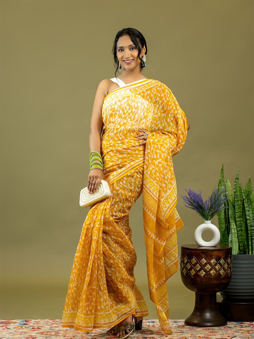 Ushvii Ajrak Block Pure Cotton Dabu Saree