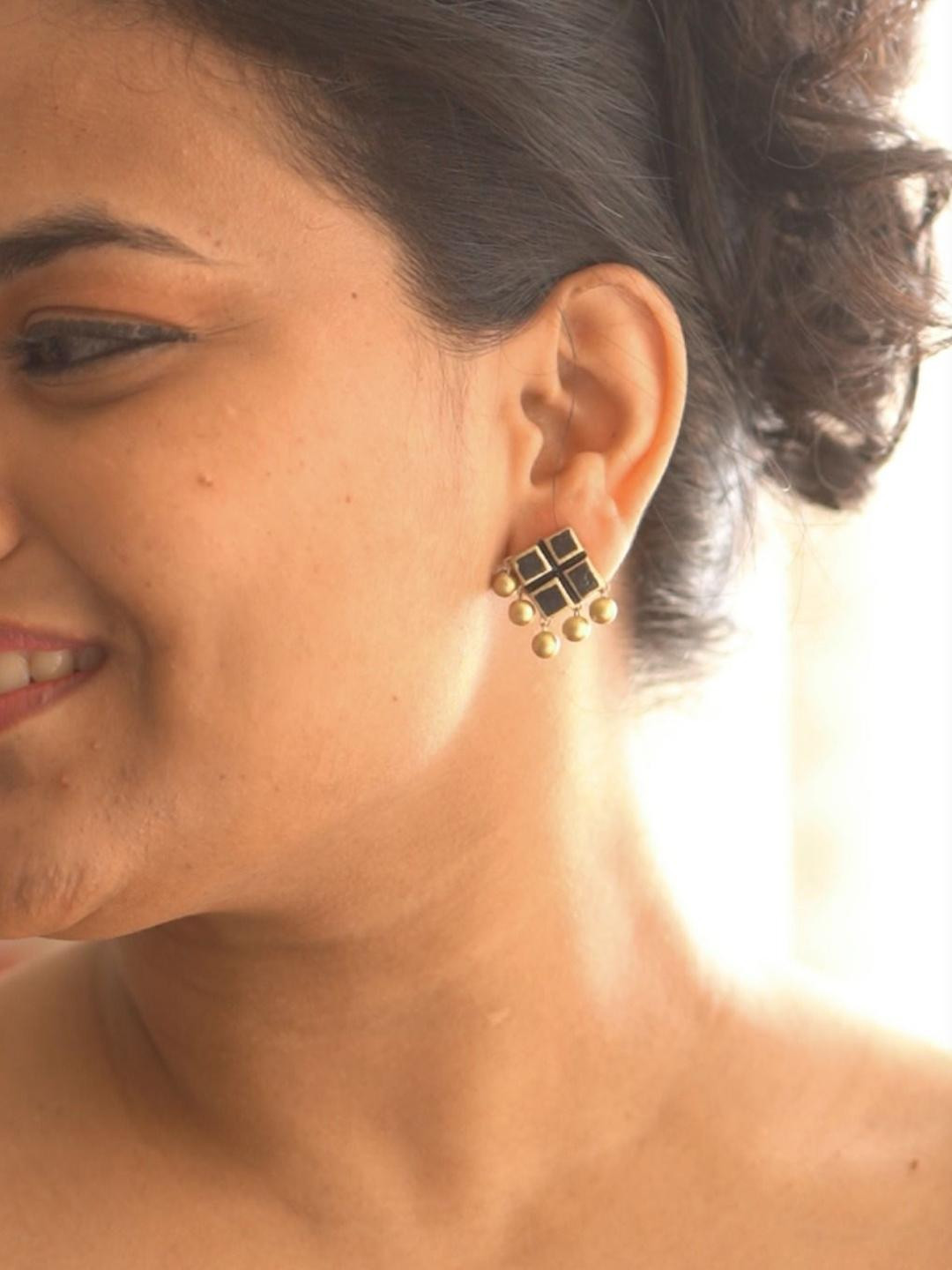 Mridah Diamond Shaped Studs Earrings