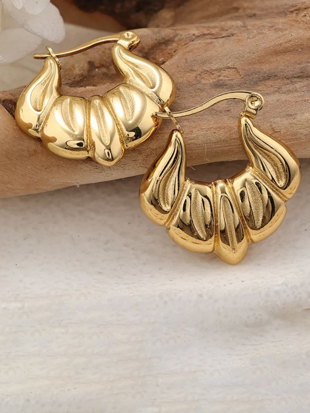 Estailo fashion Dainty Gold-Plated Contemporary Hoop Earrings