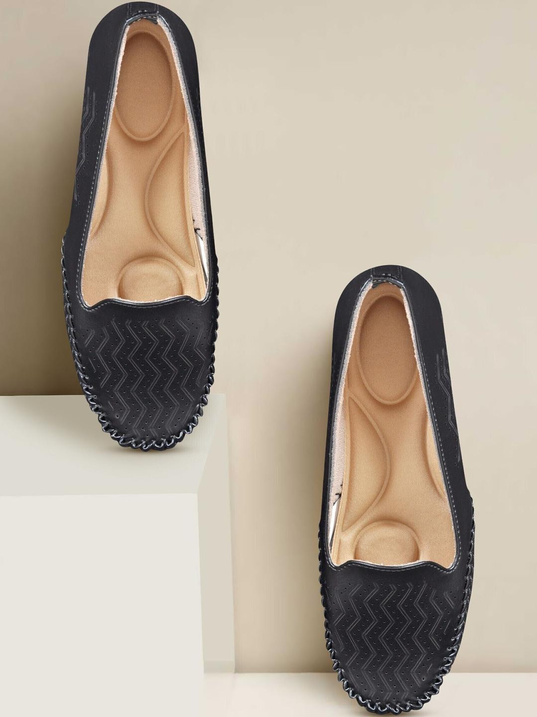 saanvishubh Women Woven Design Derbys