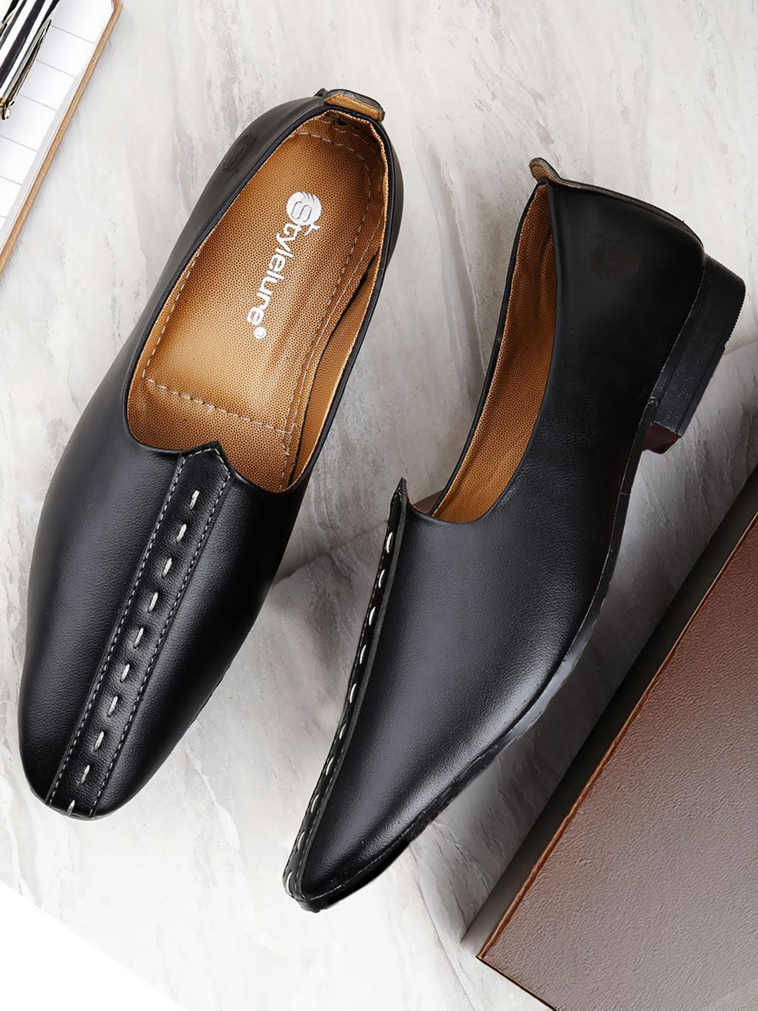 Stylelure Men Textured Mid-Top Ethnic Mojaris