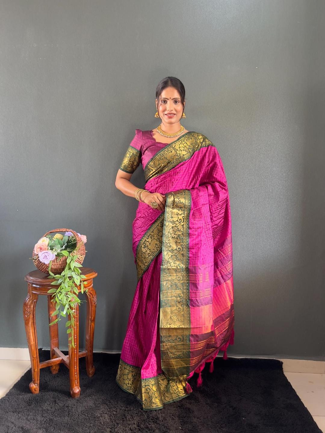 AQUILIQ Green Art Silk Woven Design Sarees