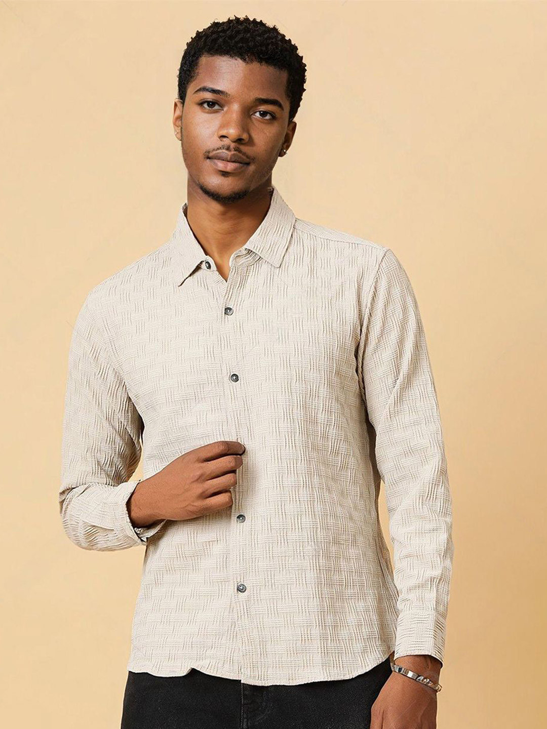 Stylecast X Kotty Men Classic Self Design Spread Collar Casual Shirt