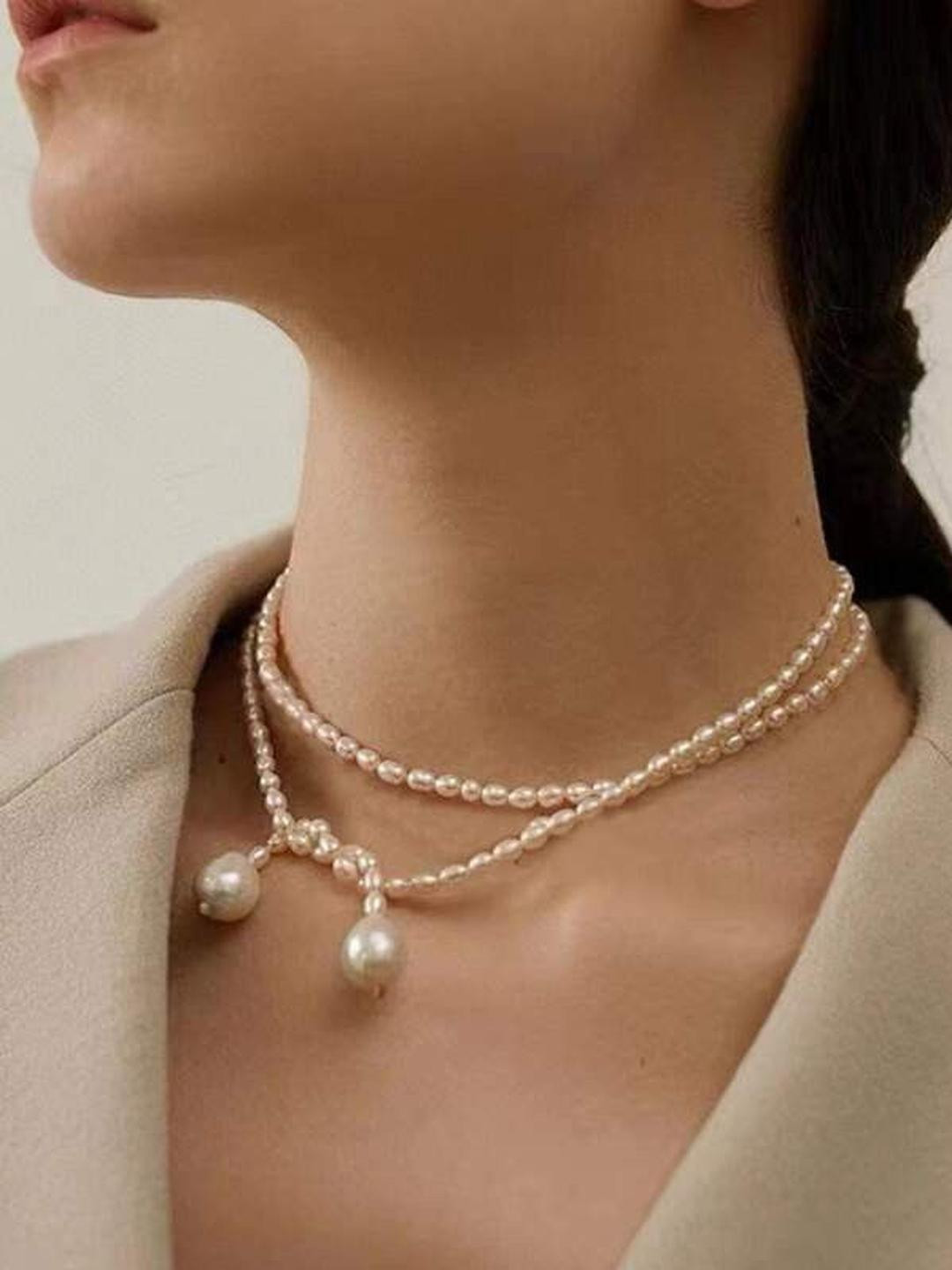 Arzonai White Metal Necklace