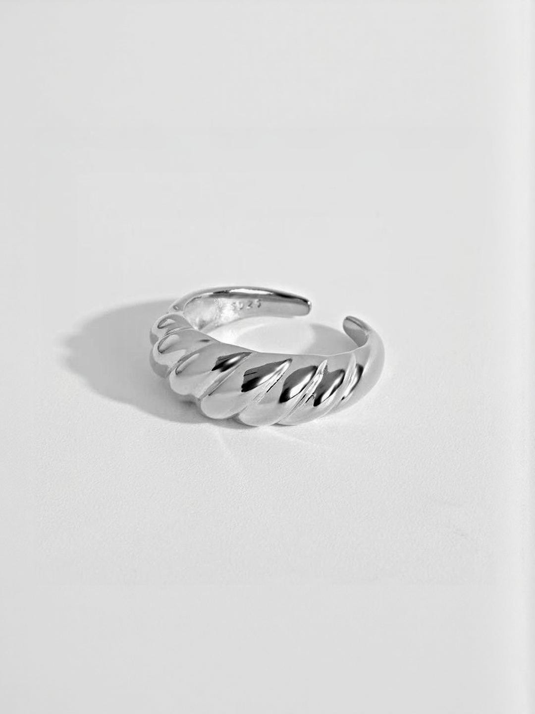 Arzonai Gold Plated French Retro Croissant Pattern Stereoscopic Ring