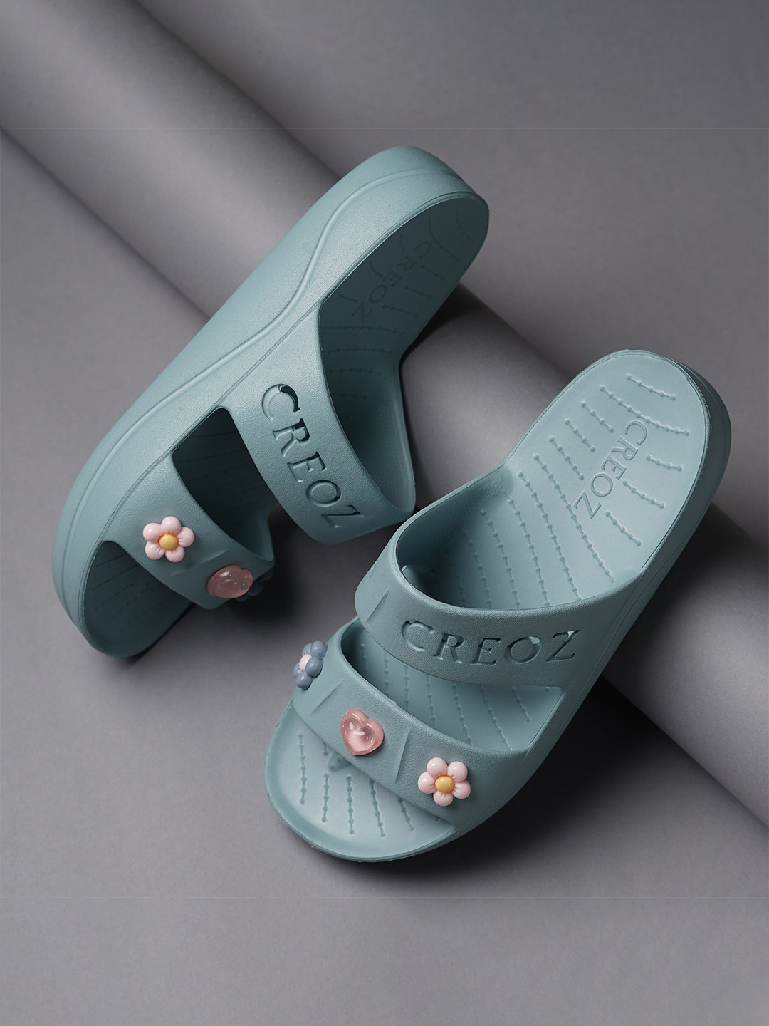 CREOZ THE BOUNCE Women Self Design Sliders