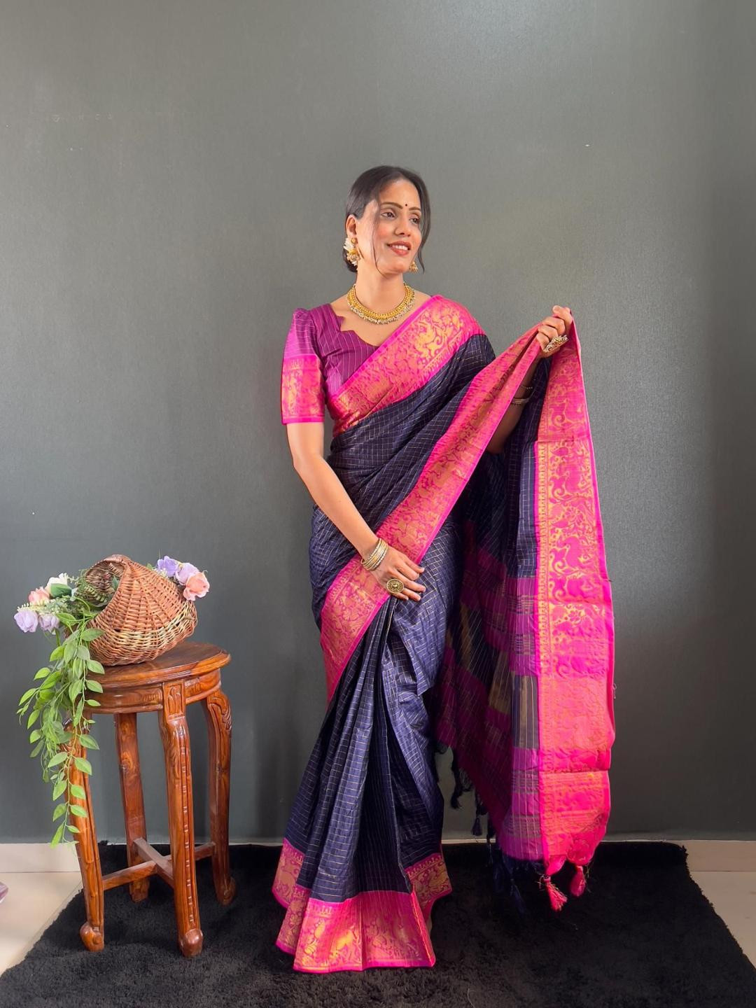AQUILIQ Pink Art Silk Woven Design Sarees