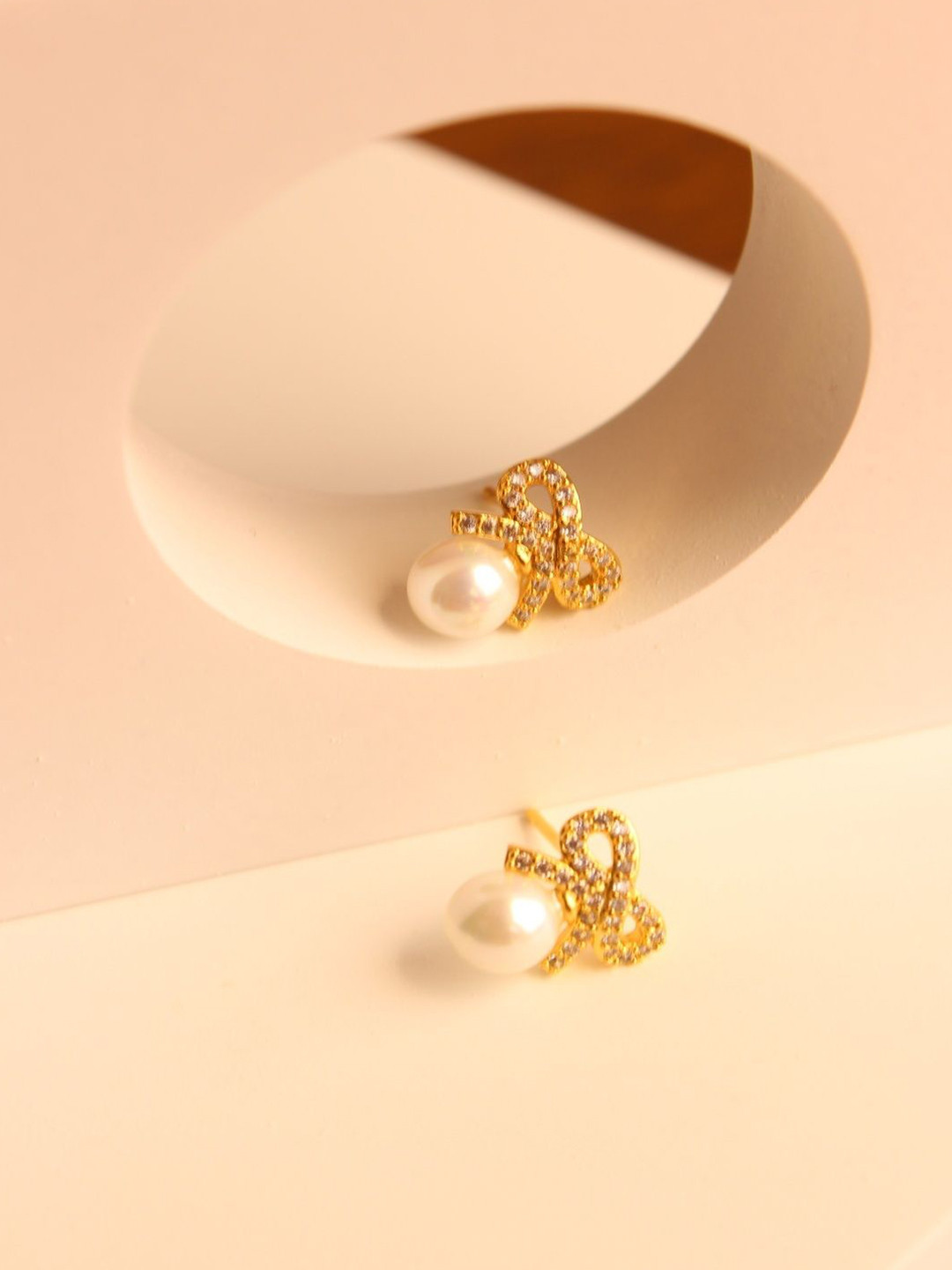 RAGABANDHA DESIGN STUDIO Gold-Plated Stones Studded & Pearls Beaded Contemporary Studs