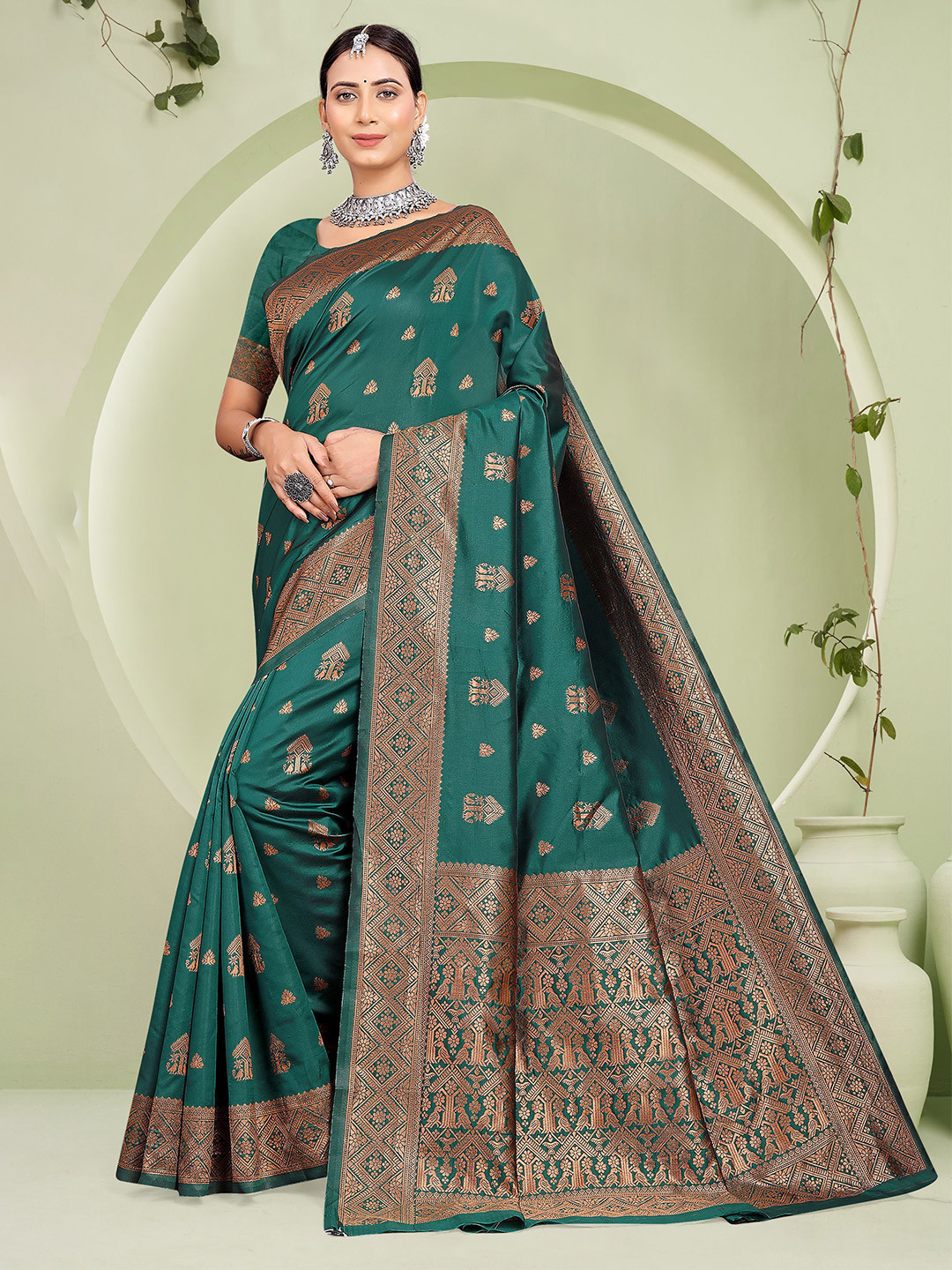KAMDAR Woven Design Zari Heavy Work Banarasi Saree