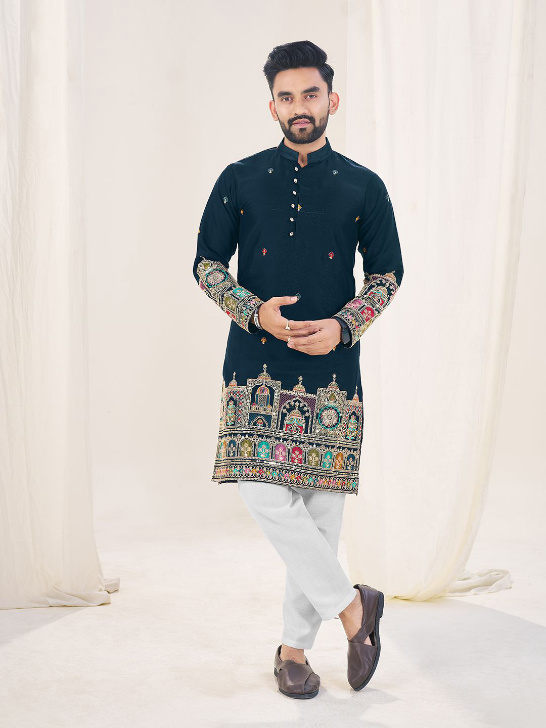 SHOPGARB Men Embroidered Sequinned Kurta