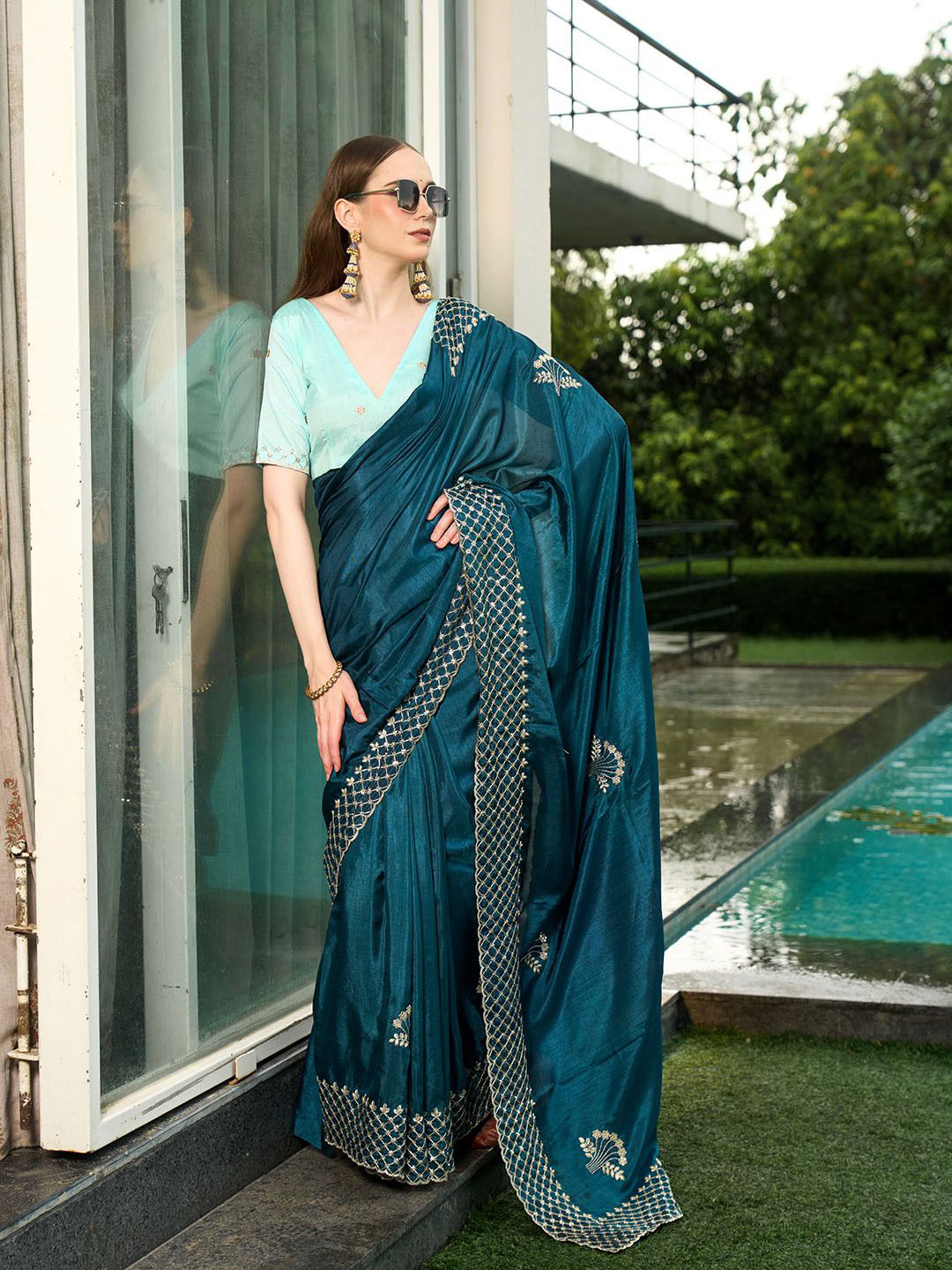 FABMORA Floral Embroidered Party Saree