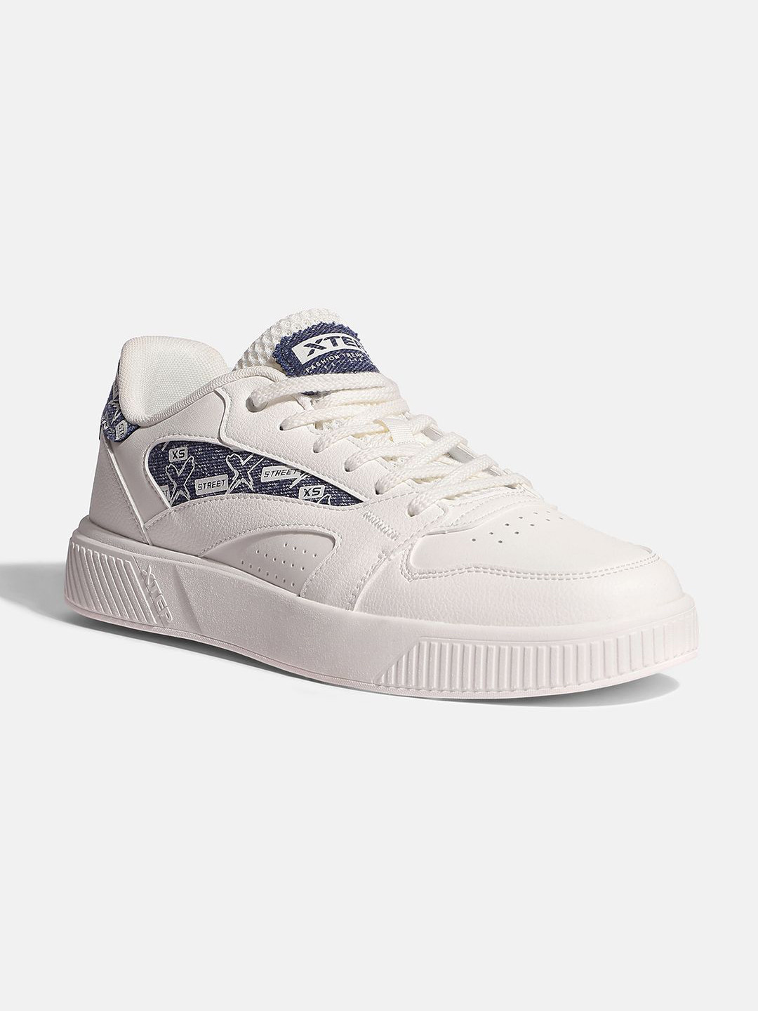 Xtep Men Textile Skateboarding Shoes