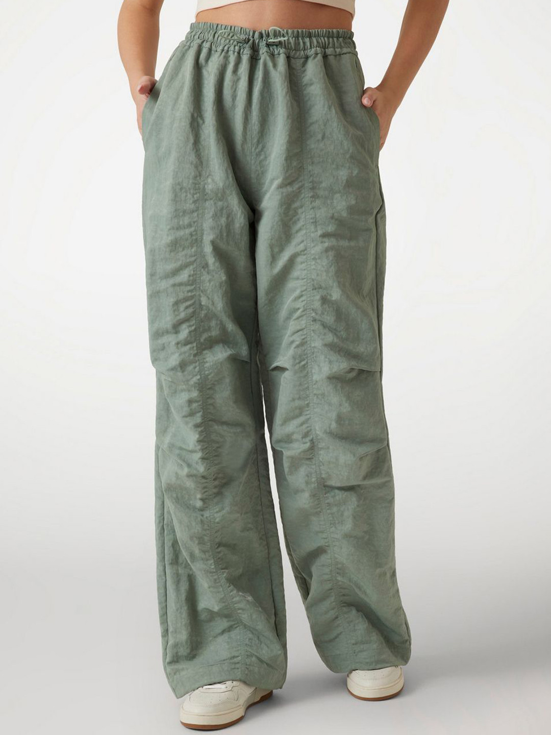 GUESS Women Solid Mid-Rise Wide Leg Trousers