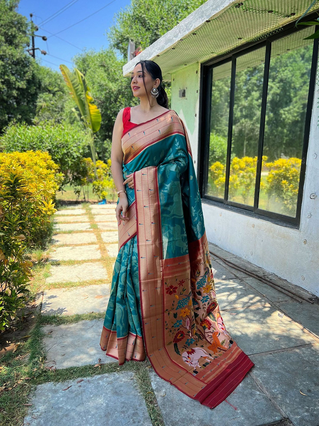 MORDEN MUSE Woven Design Zari Designer Saree