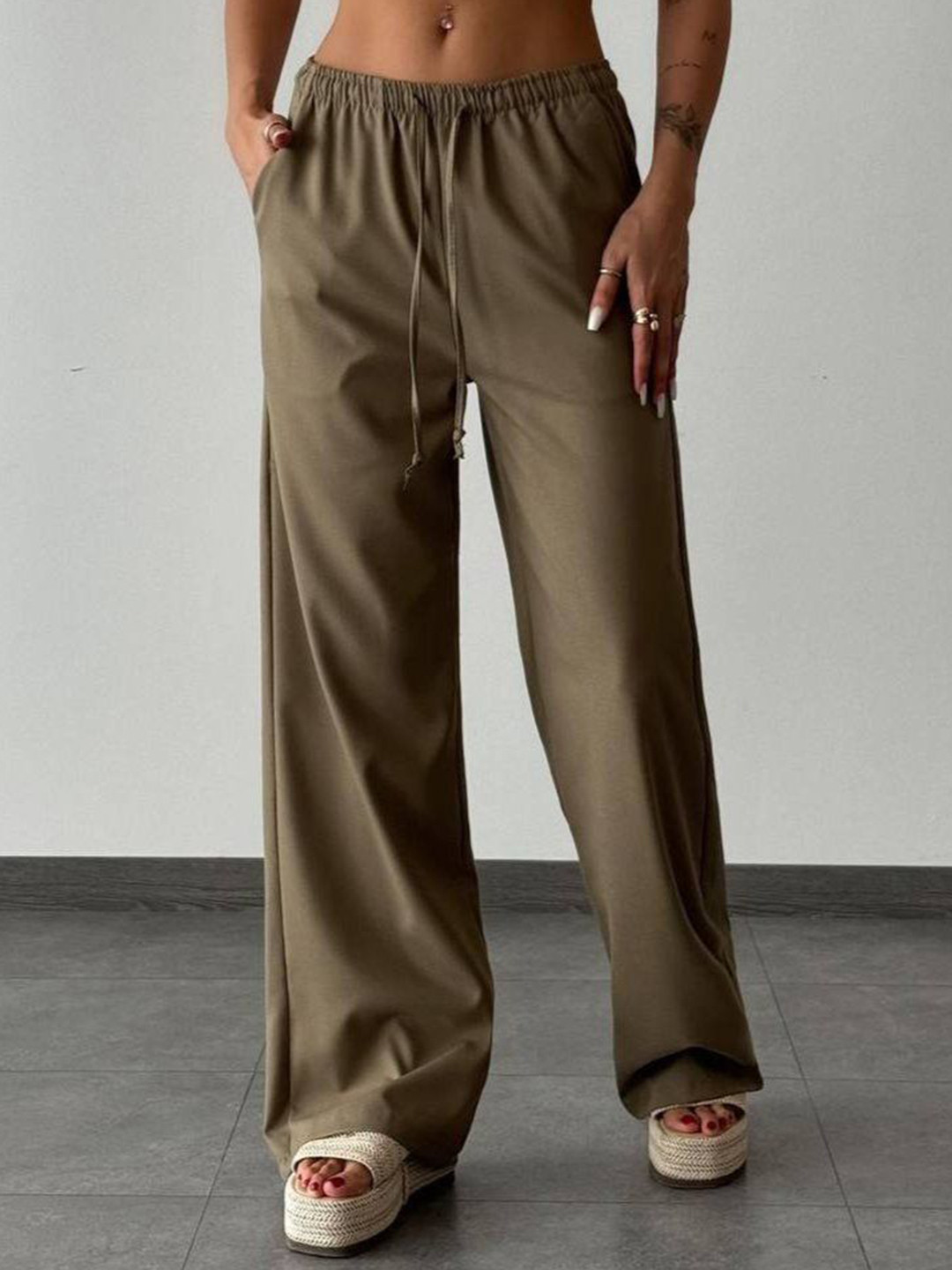 Fashion Gaiia Women Mid-Rise Track Pant