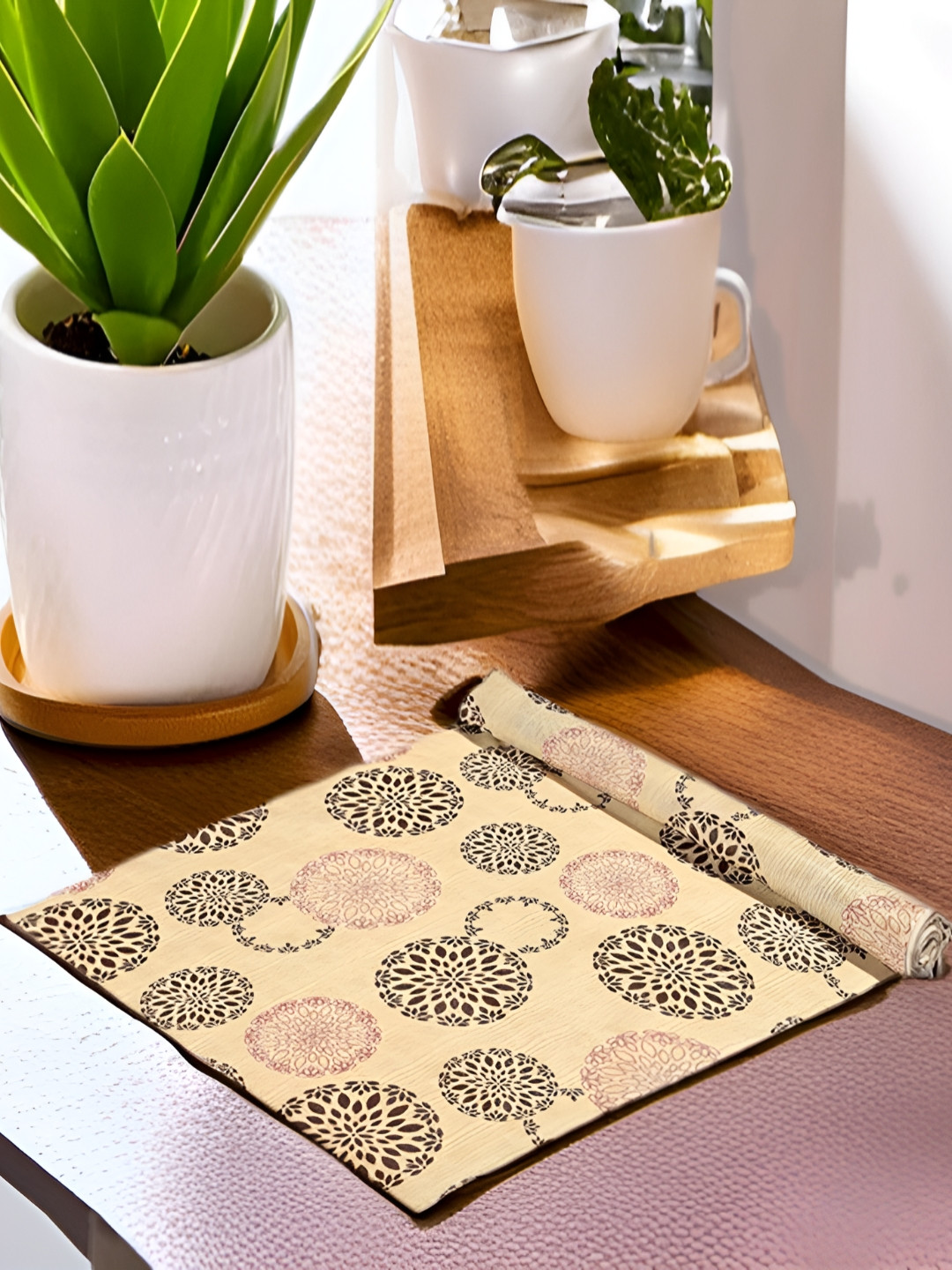 Aura Off White & Black Printed Water Resistant Anti-Slip Shelf Liner Organiser