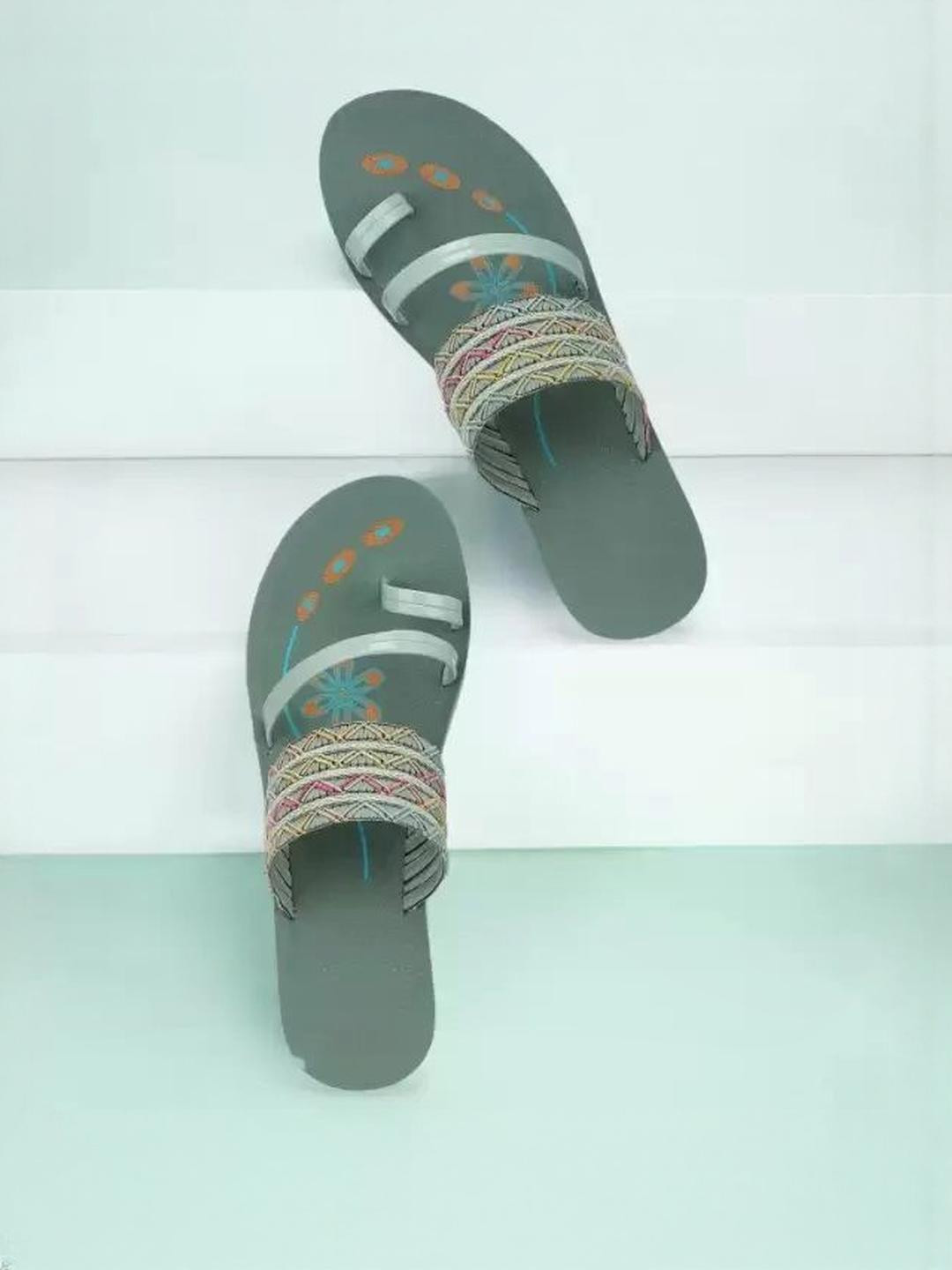 DRACKFOOT Women Green PU Thong Flip-Flops