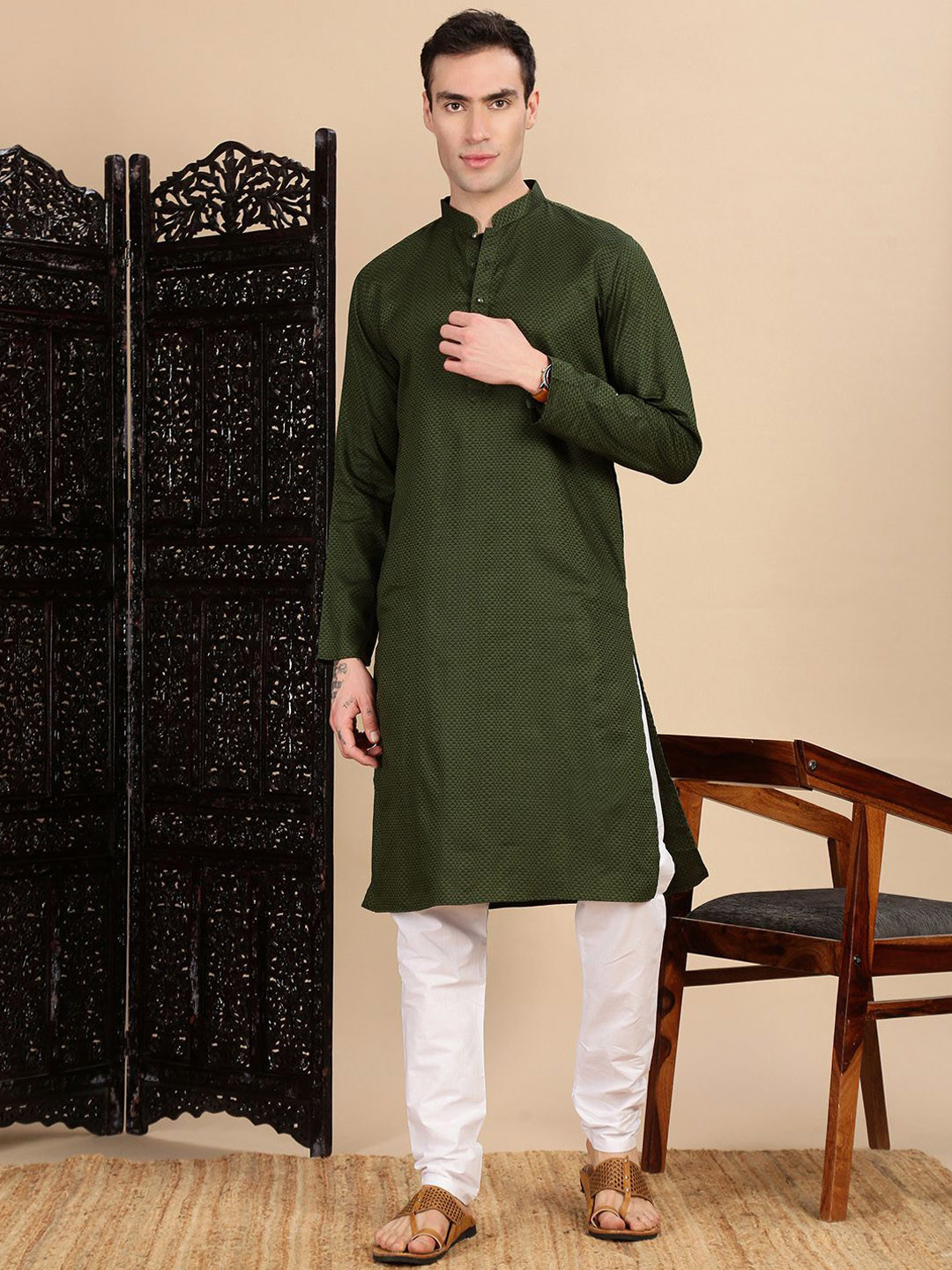House of Pataudi Men Textured Pattern Cotton Straight Kurta
