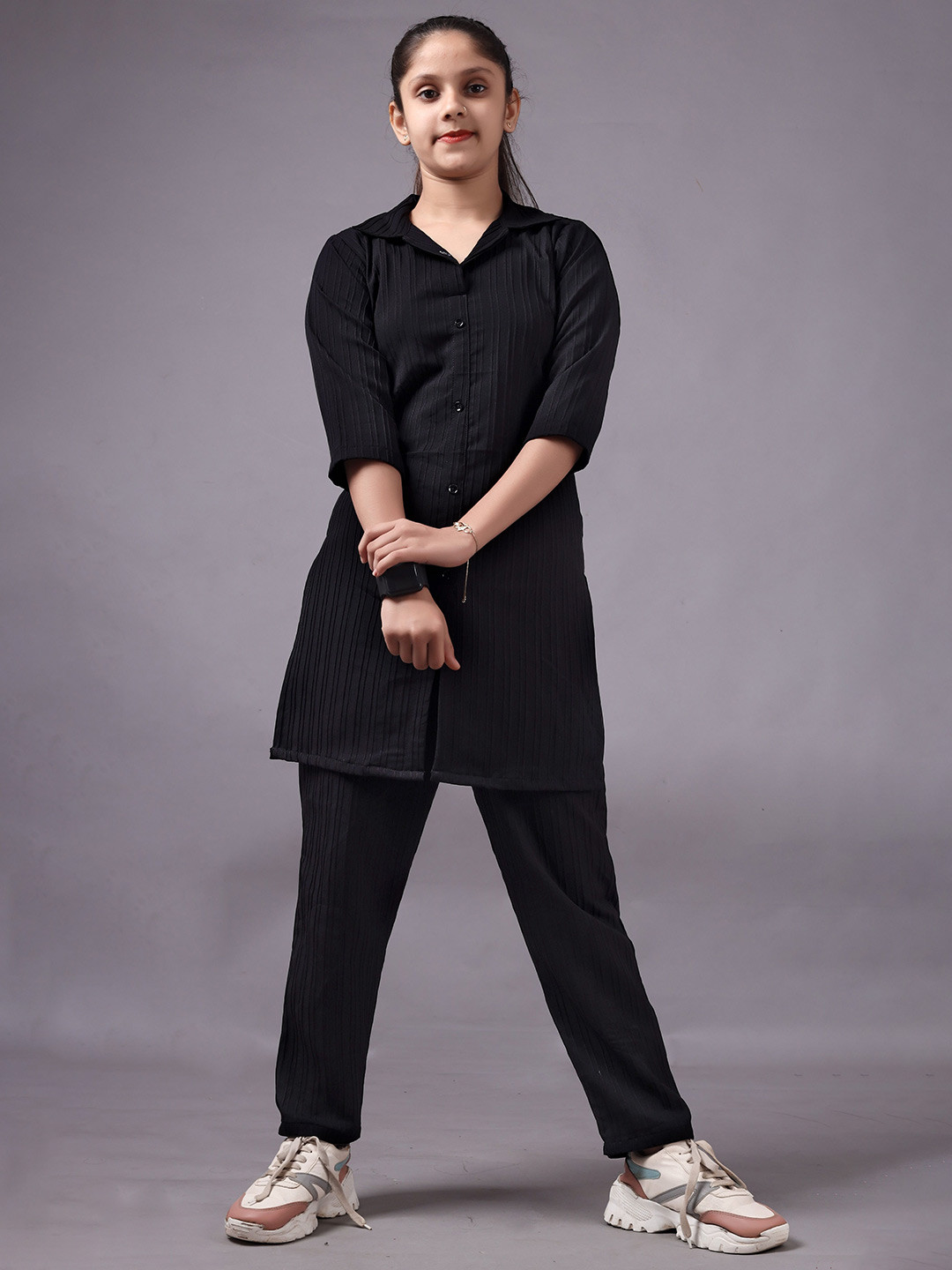 kachhot Girls Self Design V Neck Tunic With Trousers