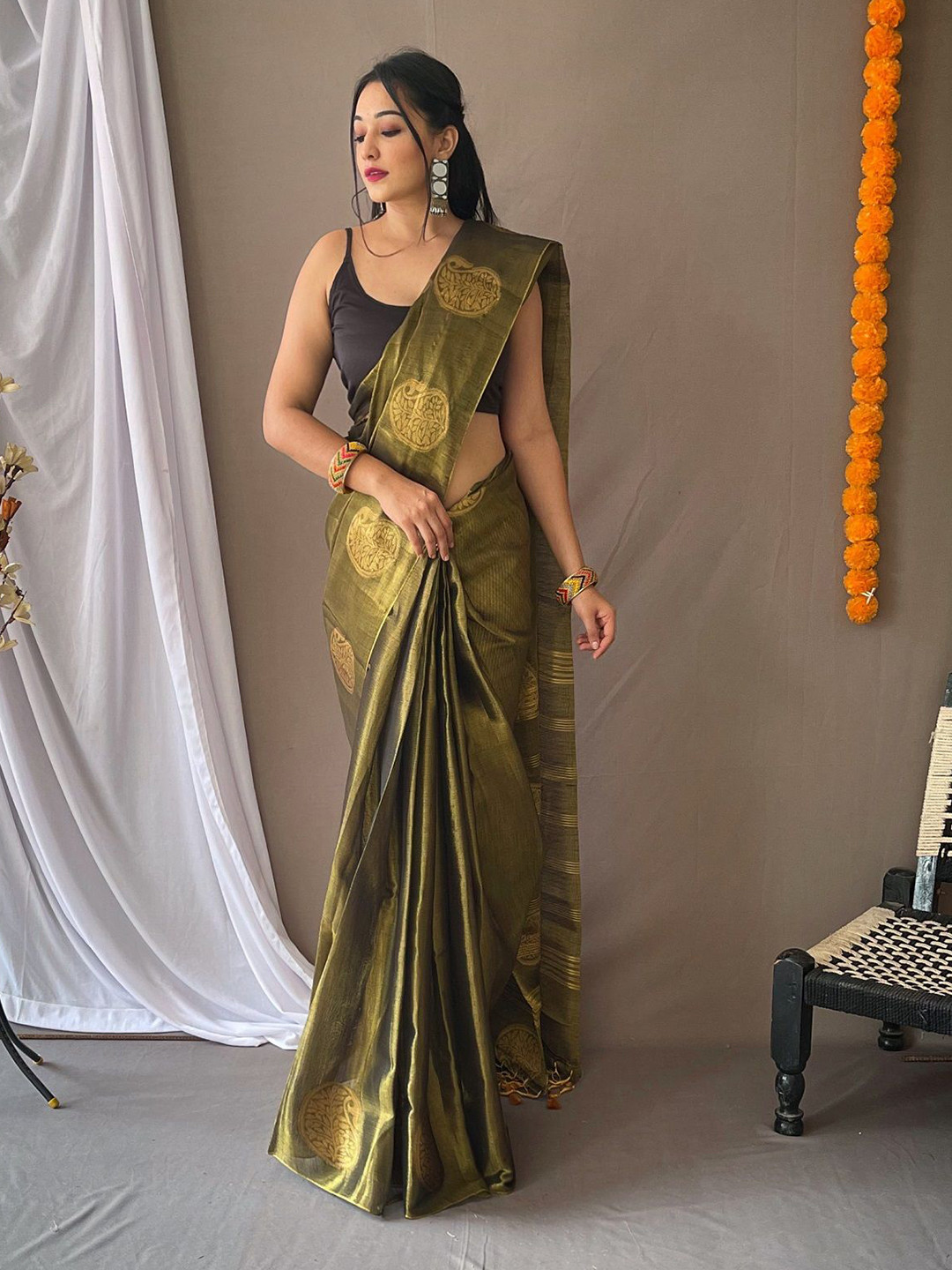 MORDEN MUSE Zari Saree With Blouse Piece