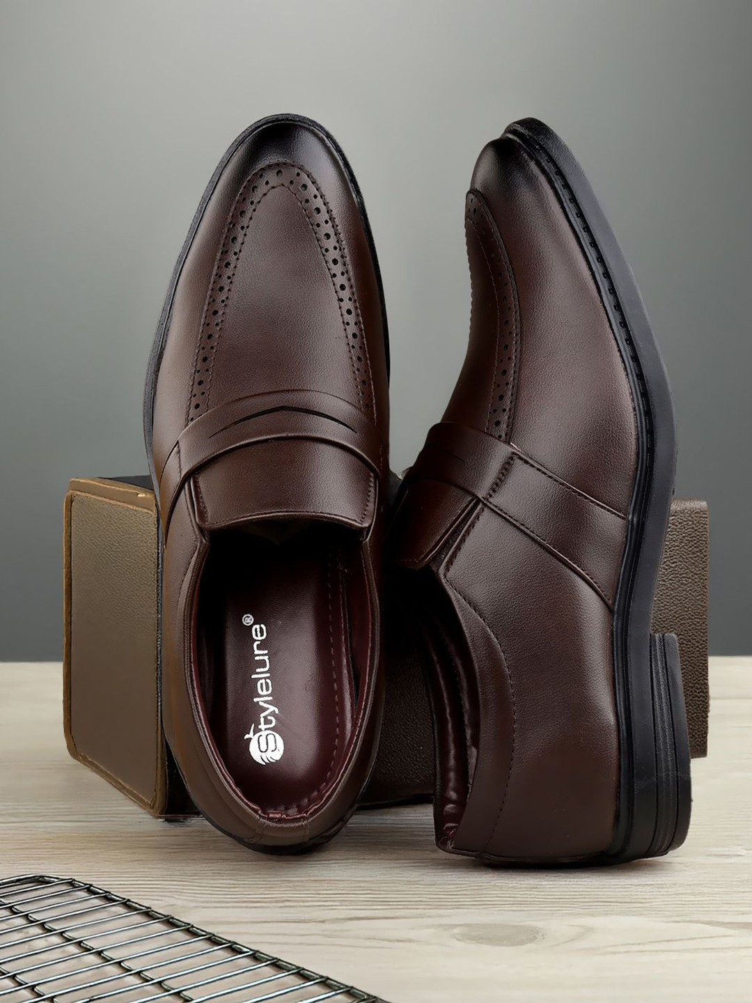 Stylelure Men Pointed Toe Formal Brogues