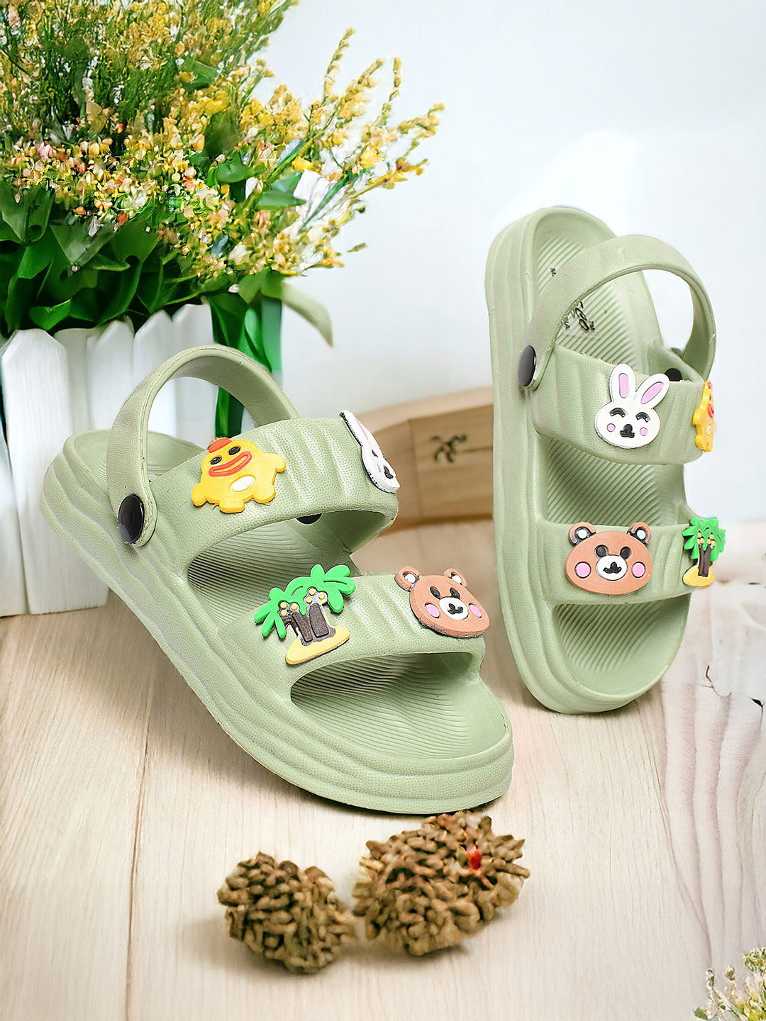 PISCO Women Self Design Flip Flops